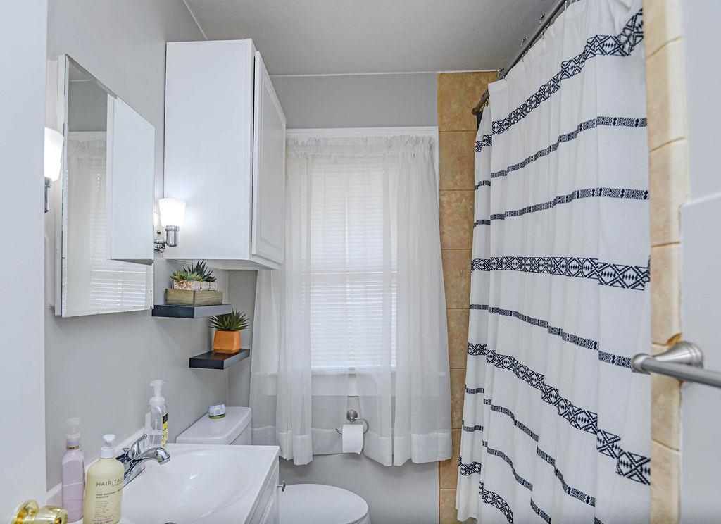 2624 York Street, Owensboro, Kentucky 42301, 3 Bedrooms Bedrooms, ,2 BathroomsBathrooms,Single Family Residence,For Sale,York Street,95720