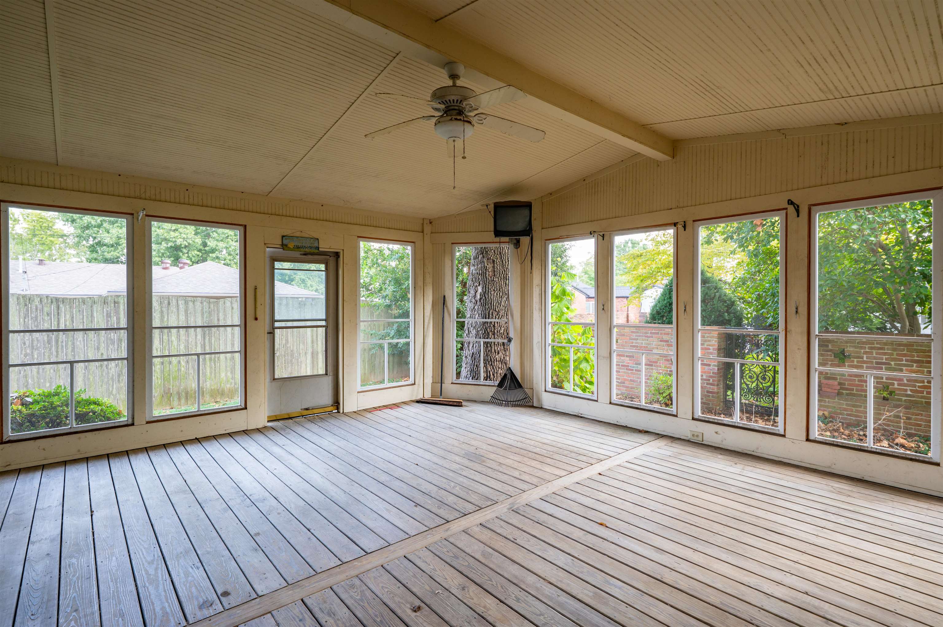 2103 Mayfair Ave, Owensboro, Kentucky 42301, 4 Bedrooms Bedrooms, ,3 BathroomsBathrooms,Single Family Residence,For Sale,Mayfair Ave,95730