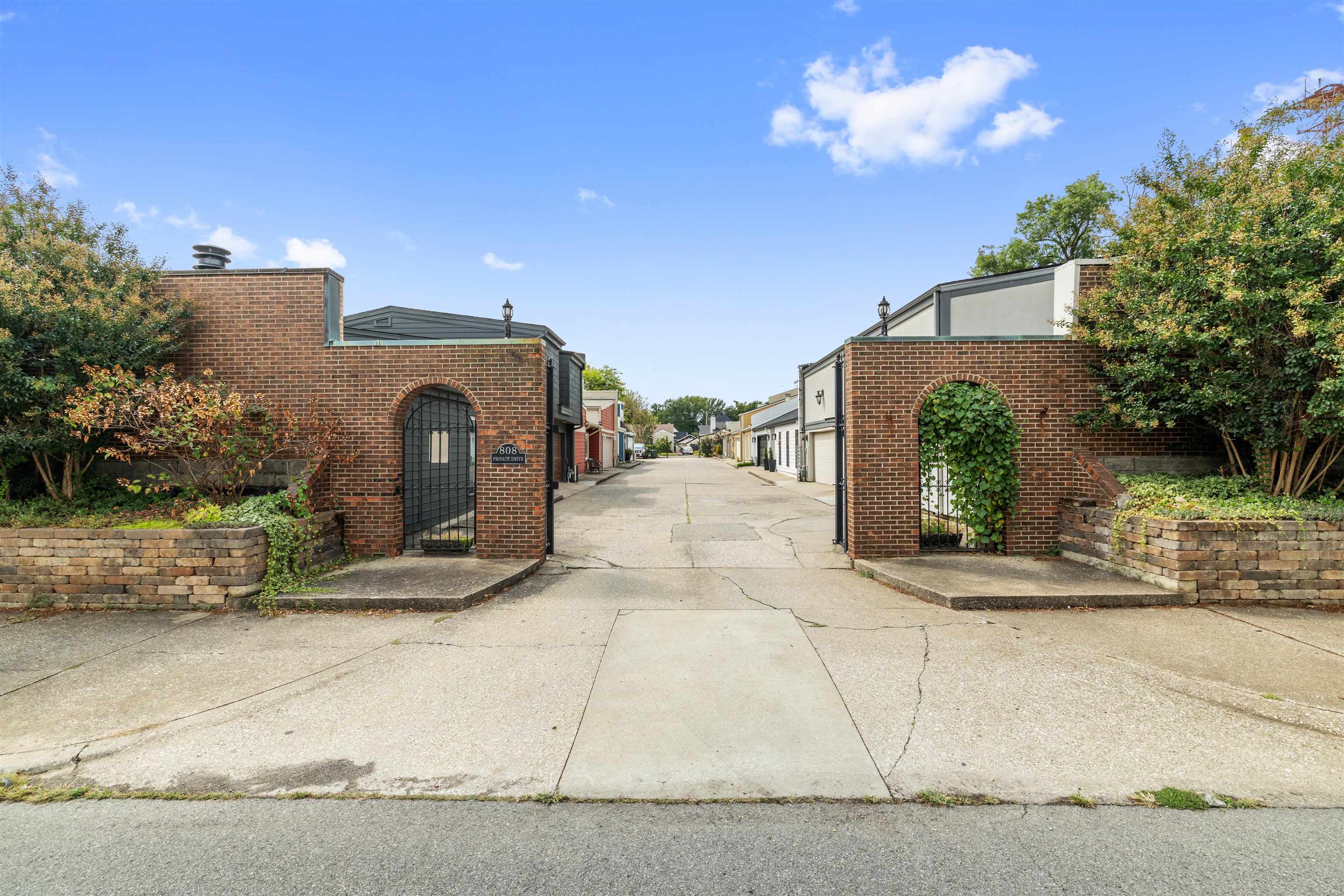 808 Frederica Street, Owensboro, Kentucky 42301, 3 Bedrooms Bedrooms, ,2 BathroomsBathrooms,Single Family Residence,For Sale,Frederica Street,95754