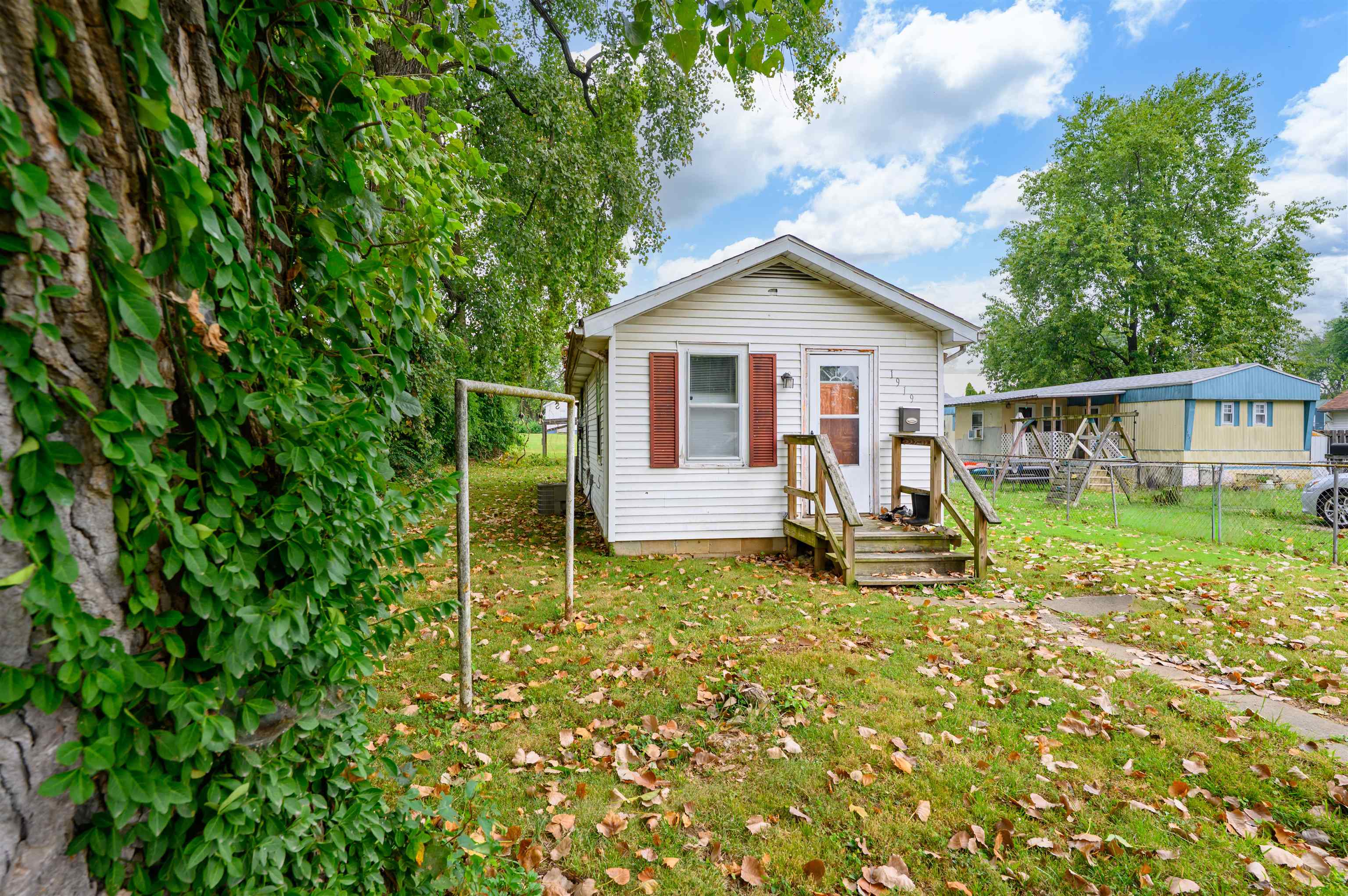 1811 Westview Drive, Owensboro, Kentucky 42301, ,Multifamily,For Sale,Westview Drive,95757