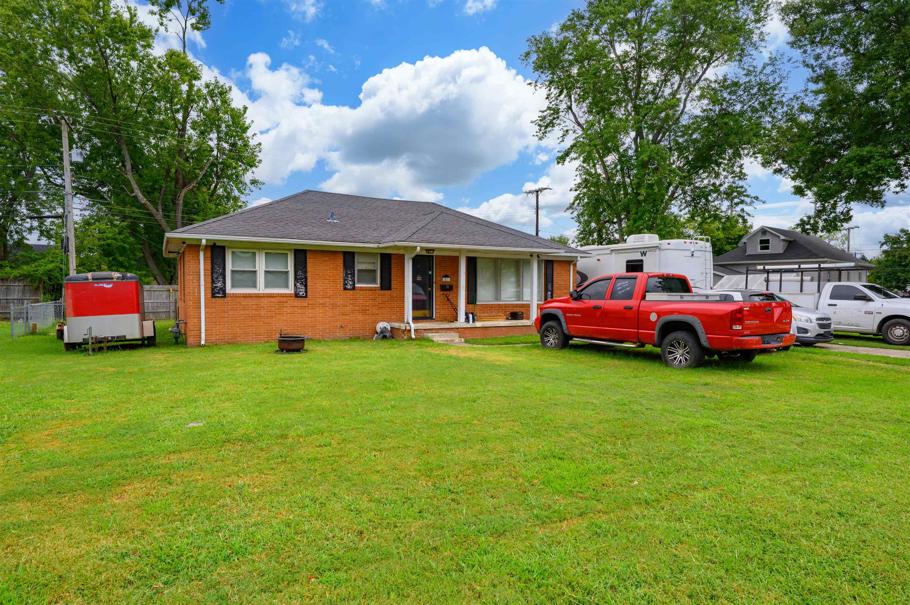 1811 Westview Drive, Owensboro, Kentucky 42301, ,Multifamily,For Sale,Westview Drive,95757