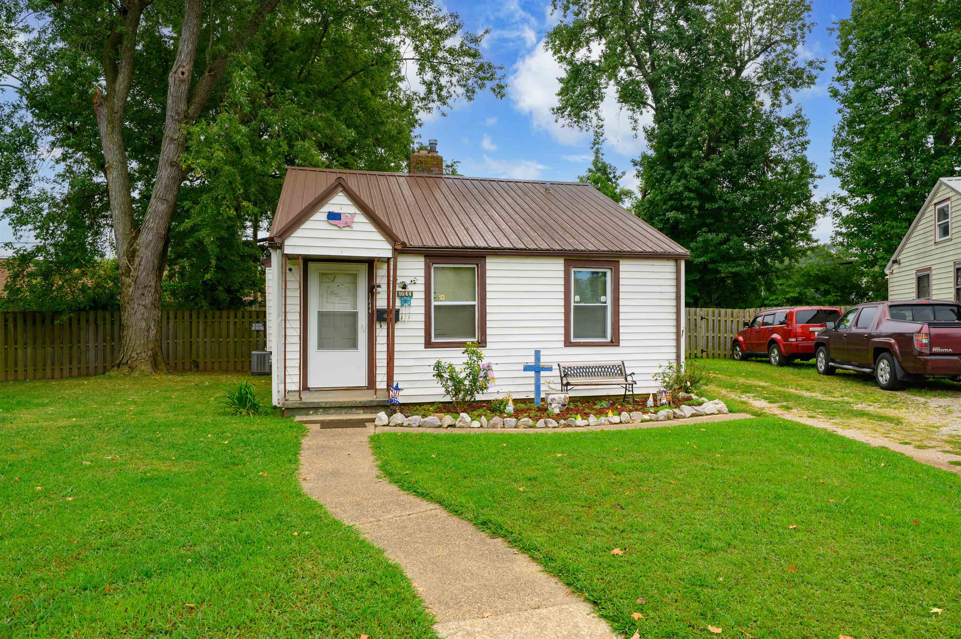 1811 Westview Drive, Owensboro, Kentucky 42301, ,Multifamily,For Sale,Westview Drive,95757