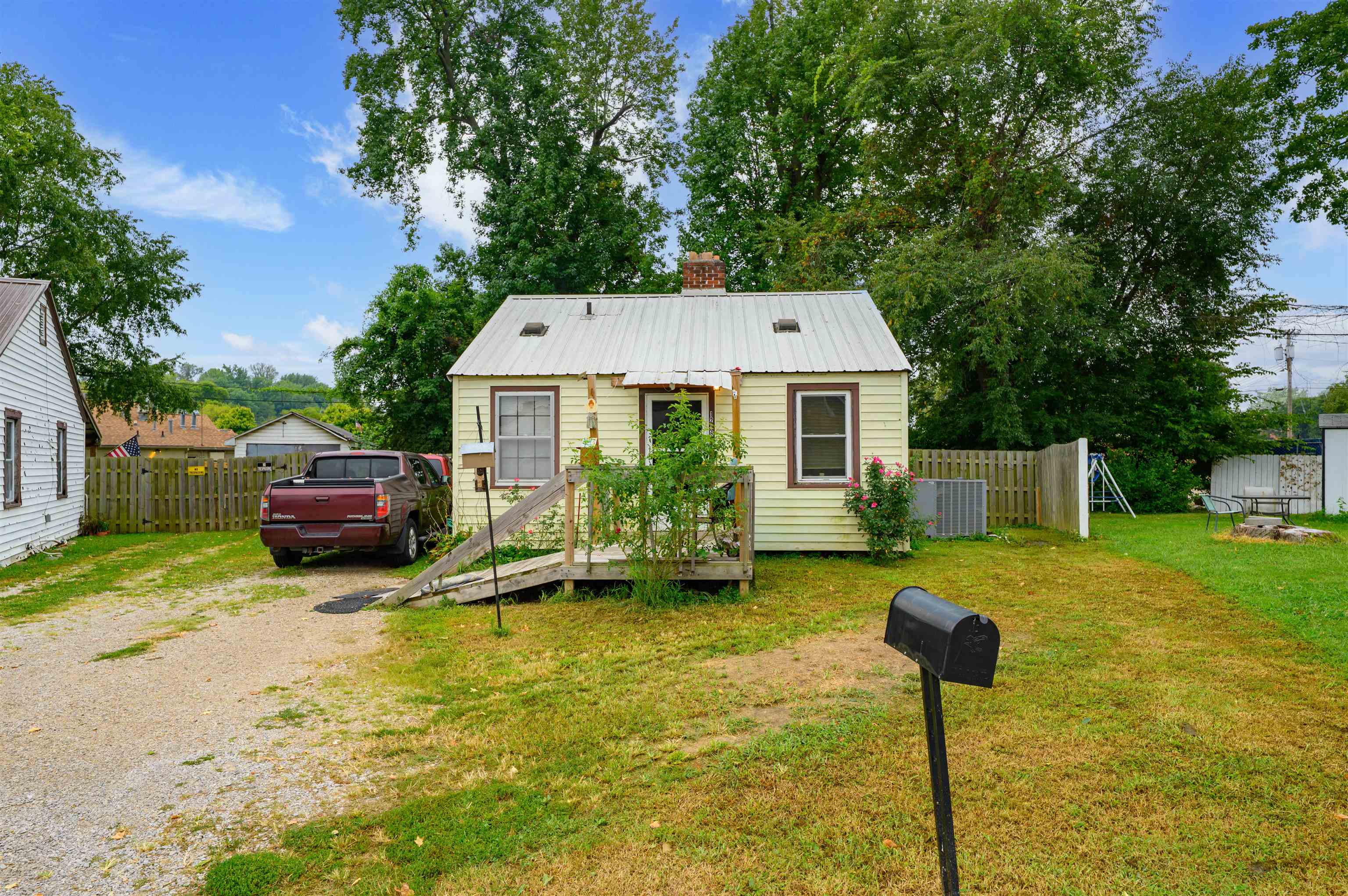 1811 Westview Drive, Owensboro, Kentucky 42301, ,Multifamily,For Sale,Westview Drive,95757