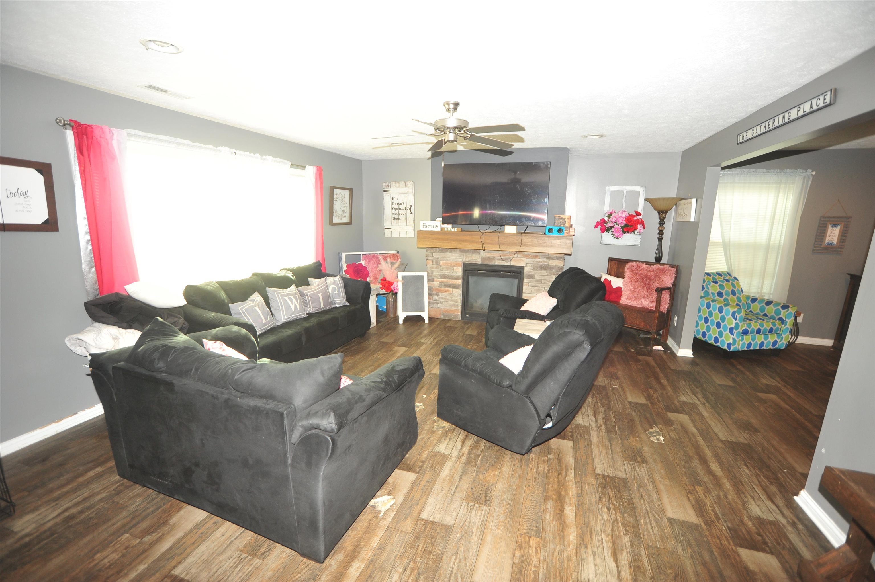4790 Windstone Drive, Owensboro, Kentucky 42301, 4 Bedrooms Bedrooms, ,2 BathroomsBathrooms,Single Family Residence,For Sale,Windstone Drive,95758