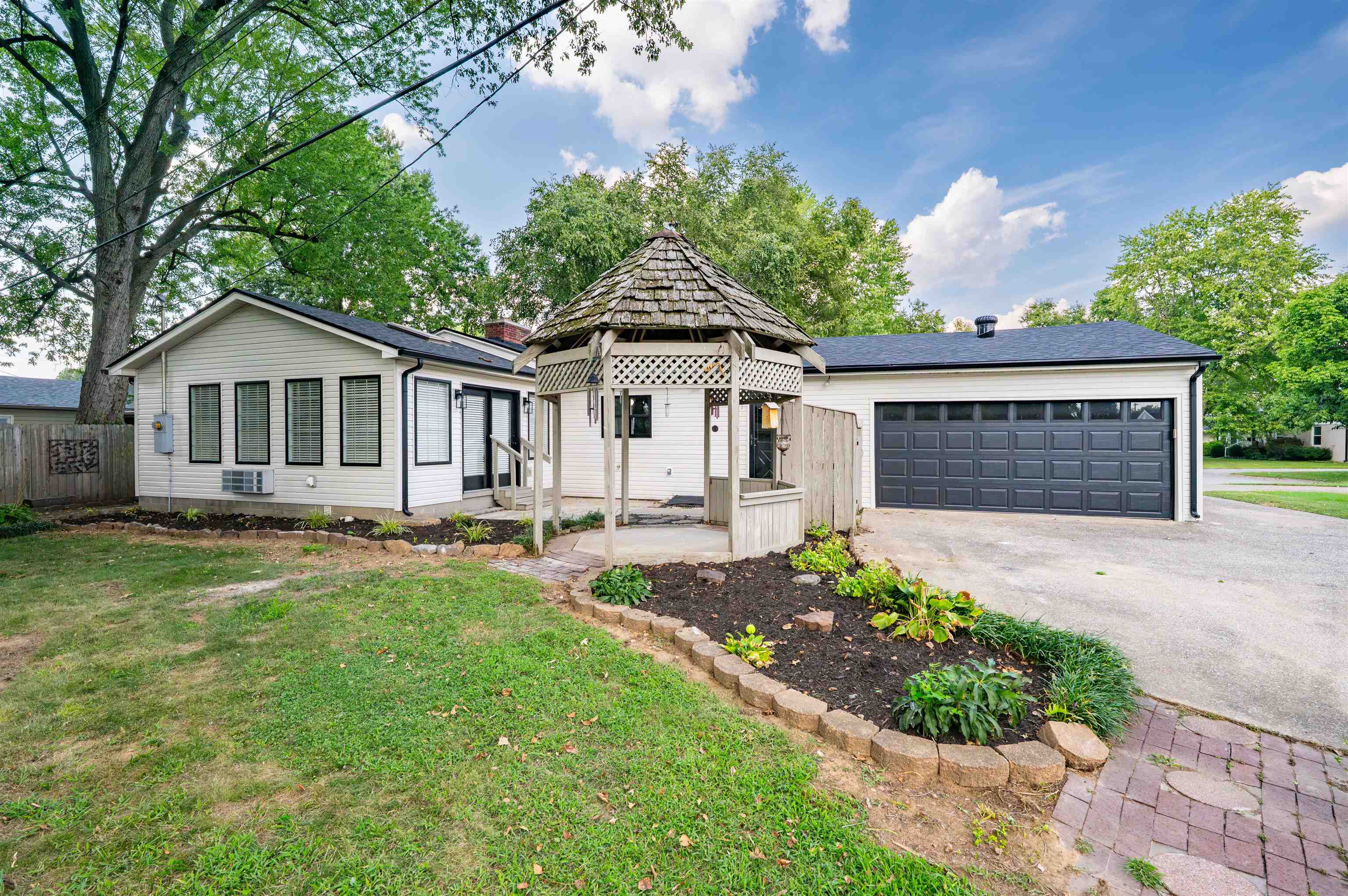 210 Wesleyan Place, Owensboro, Kentucky 42303, 4 Bedrooms Bedrooms, ,2 BathroomsBathrooms,Single Family Residence,For Sale,Wesleyan Place,95784