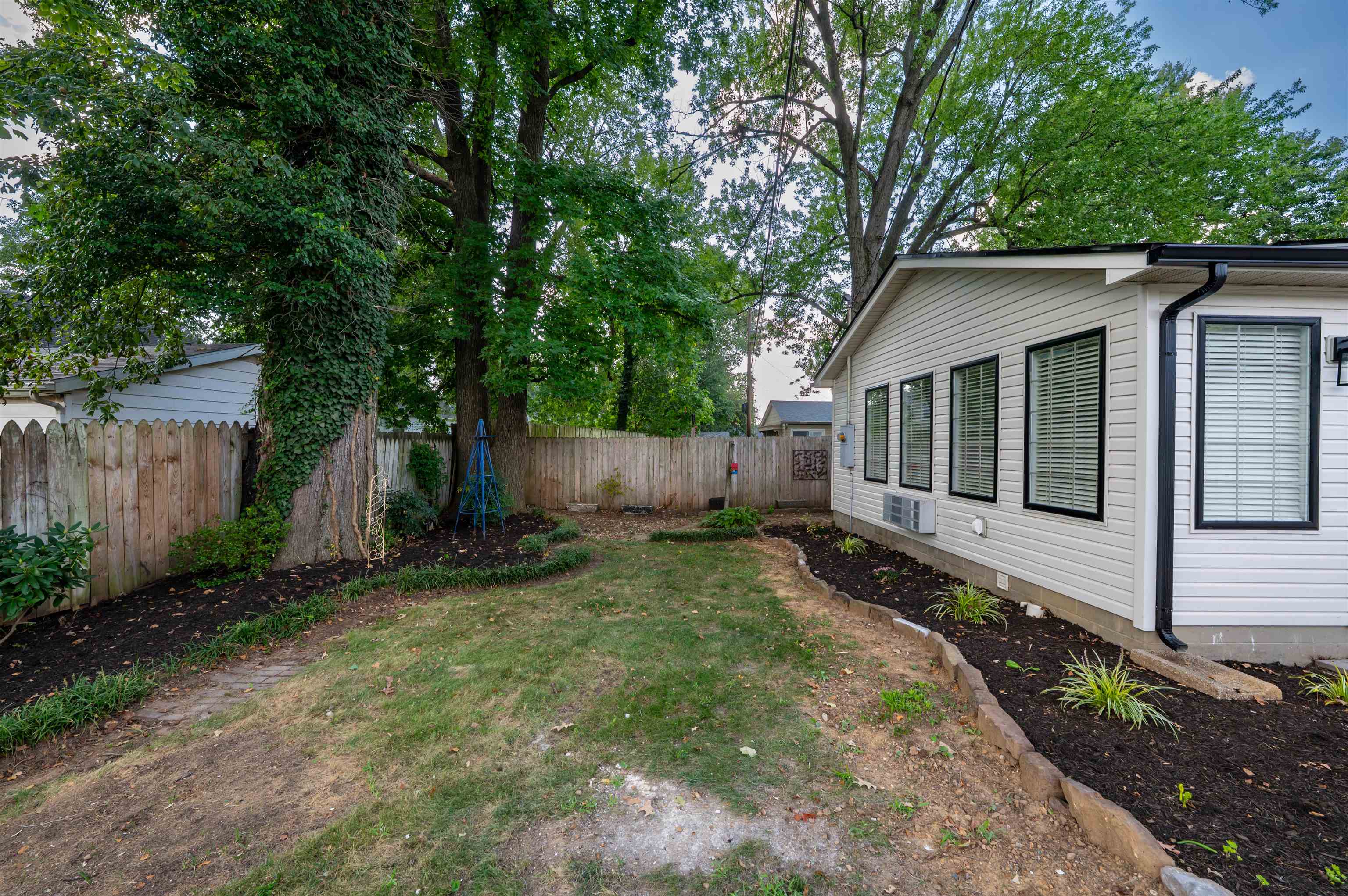 210 Wesleyan Place, Owensboro, Kentucky 42303, 4 Bedrooms Bedrooms, ,2 BathroomsBathrooms,Single Family Residence,For Sale,Wesleyan Place,95784