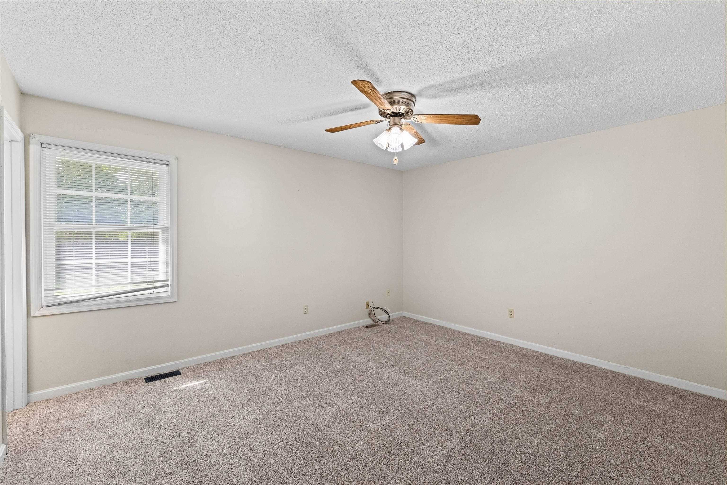 4540 Loftwood Dr, Owensboro, Kentucky 42303, 3 Bedrooms Bedrooms, ,2 BathroomsBathrooms,Single Family Residence,For Sale,Loftwood Dr,95786
