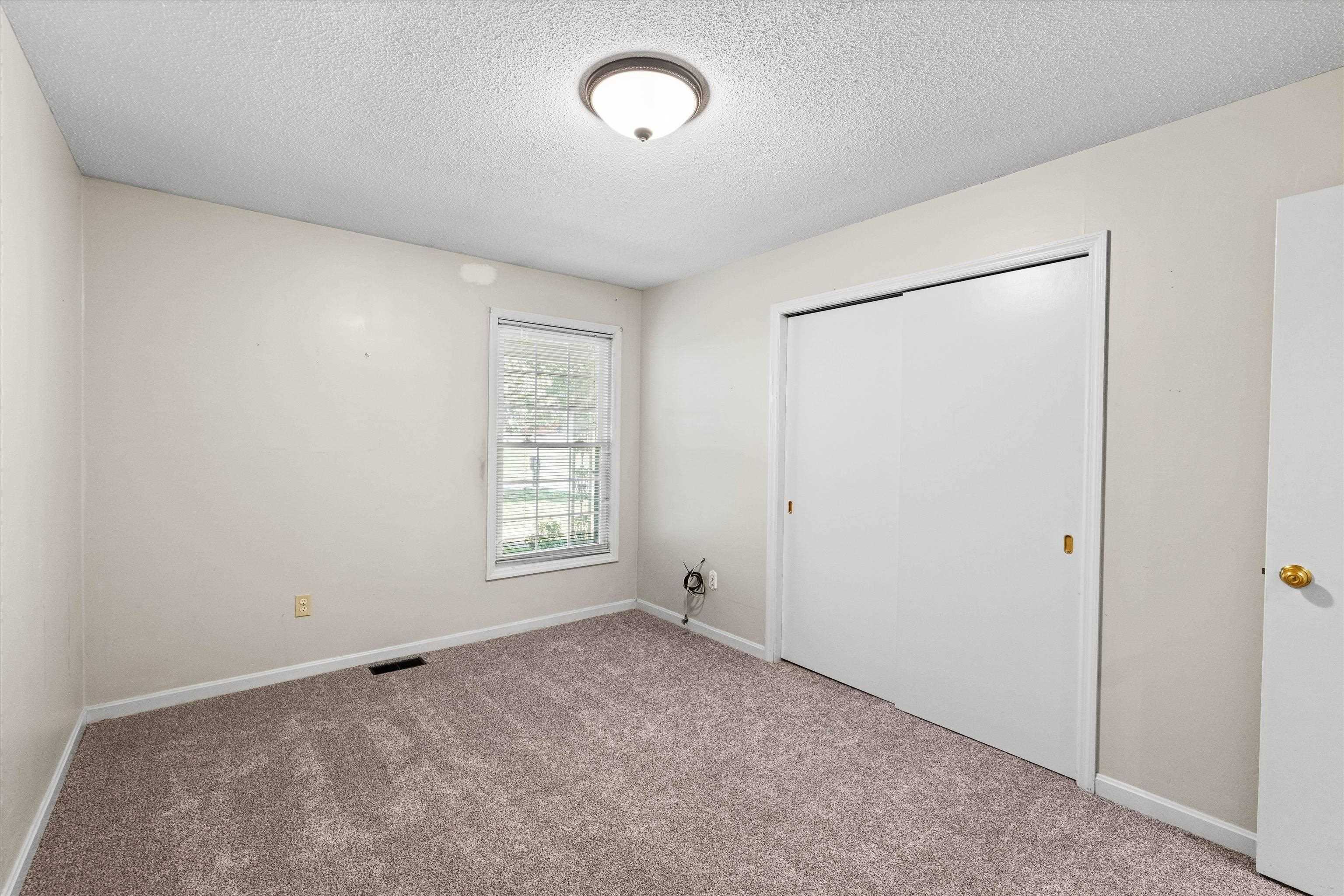 4540 Loftwood Dr, Owensboro, Kentucky 42303, 3 Bedrooms Bedrooms, ,2 BathroomsBathrooms,Single Family Residence,For Sale,Loftwood Dr,95786