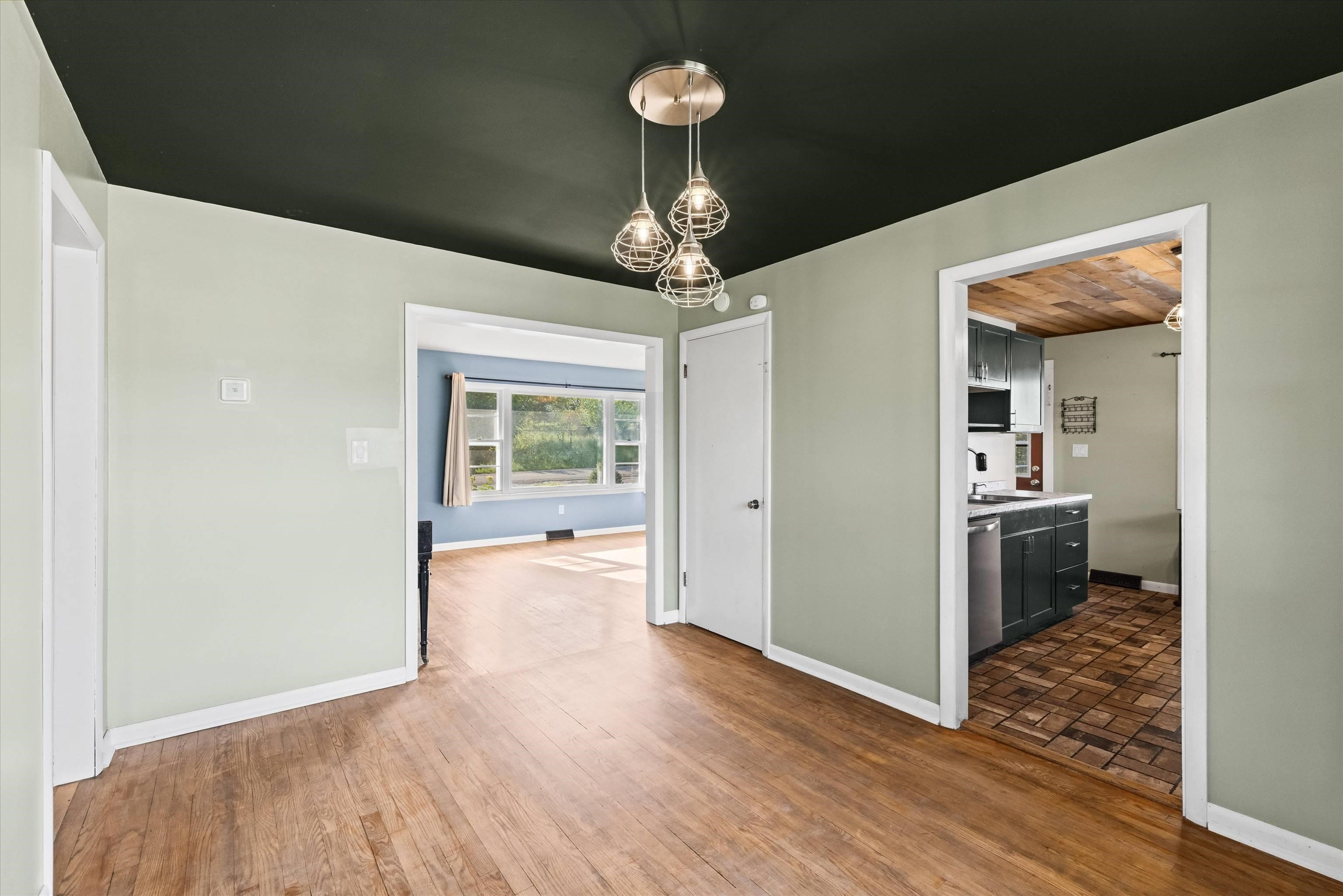 220 s poplar, Morganfield, Kentucky 42437, 4 Bedrooms Bedrooms, ,2 BathroomsBathrooms,Single Family Residence,For Sale,s poplar,95788
