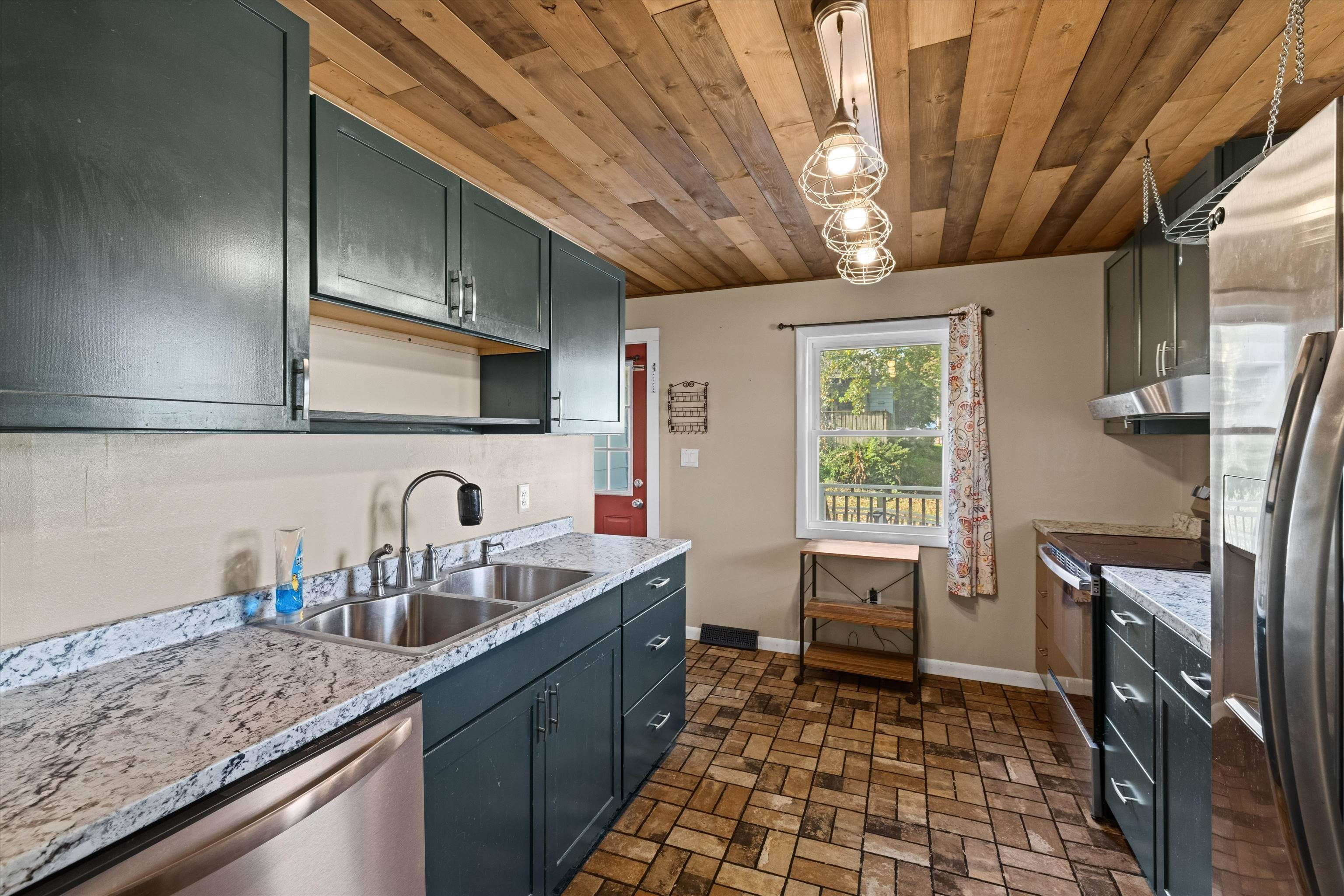 220 s poplar, Morganfield, Kentucky 42437, 4 Bedrooms Bedrooms, ,2 BathroomsBathrooms,Single Family Residence,For Sale,s poplar,95788