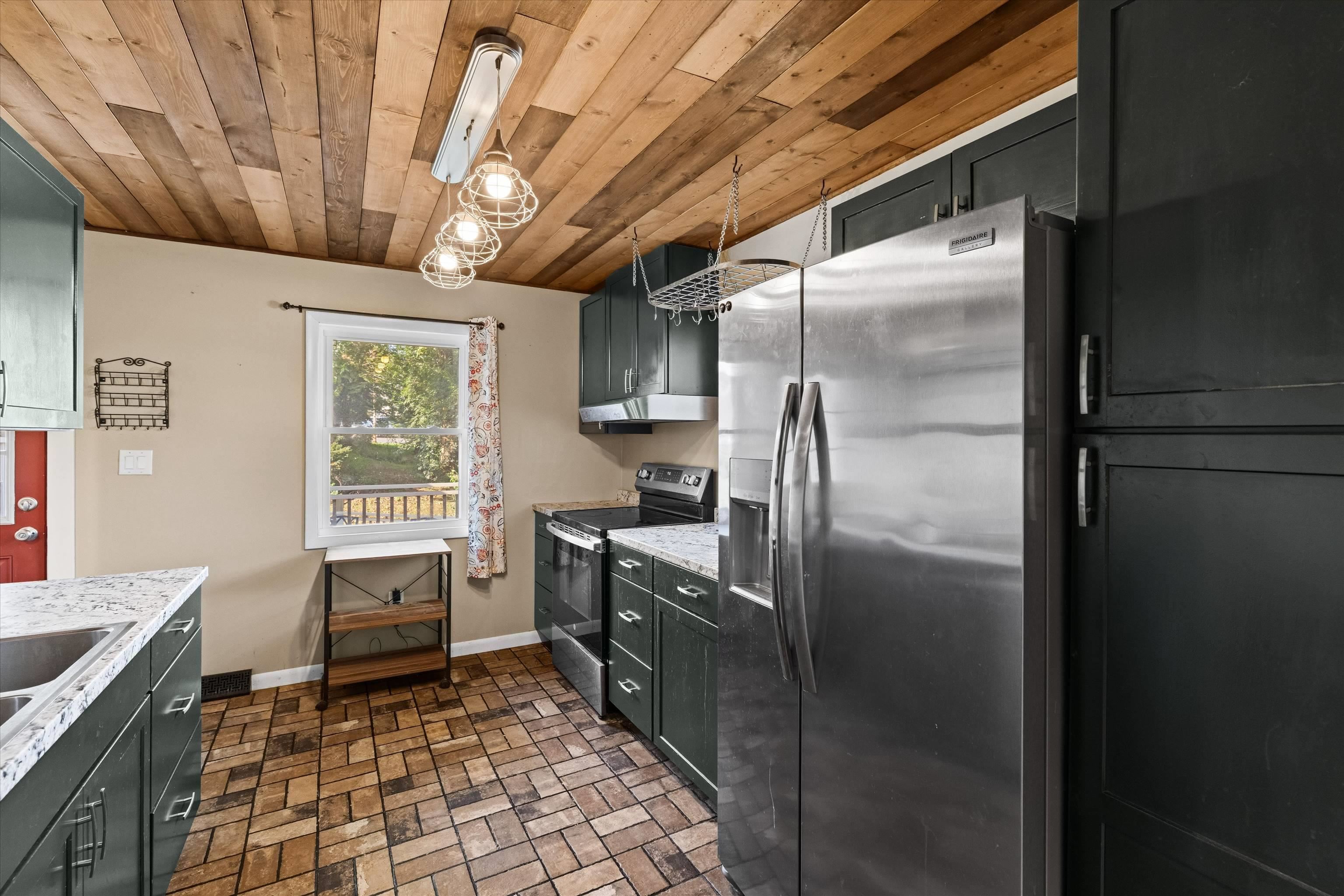 220 s poplar, Morganfield, Kentucky 42437, 4 Bedrooms Bedrooms, ,2 BathroomsBathrooms,Single Family Residence,For Sale,s poplar,95788