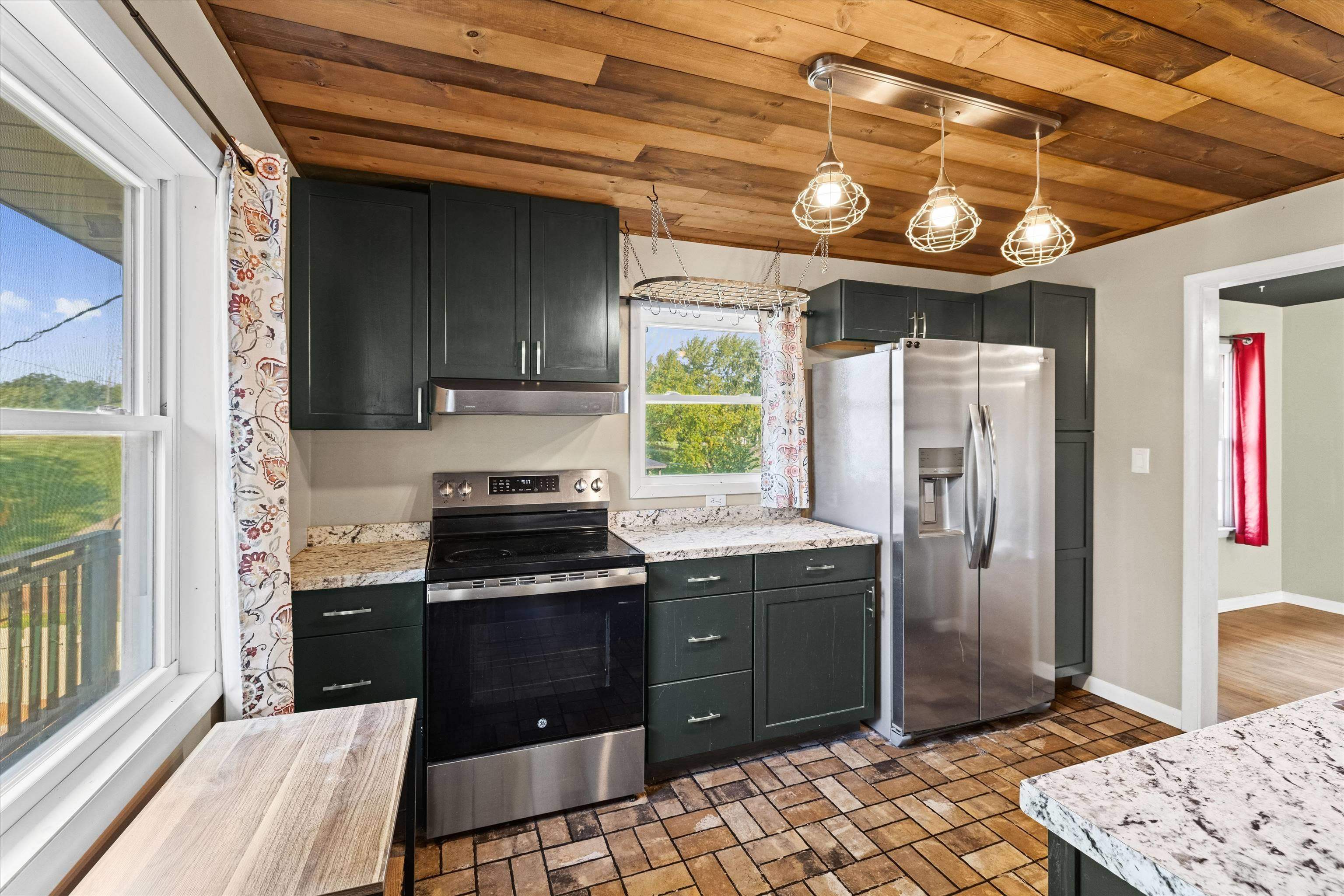 220 s poplar, Morganfield, Kentucky 42437, 4 Bedrooms Bedrooms, ,2 BathroomsBathrooms,Single Family Residence,For Sale,s poplar,95788
