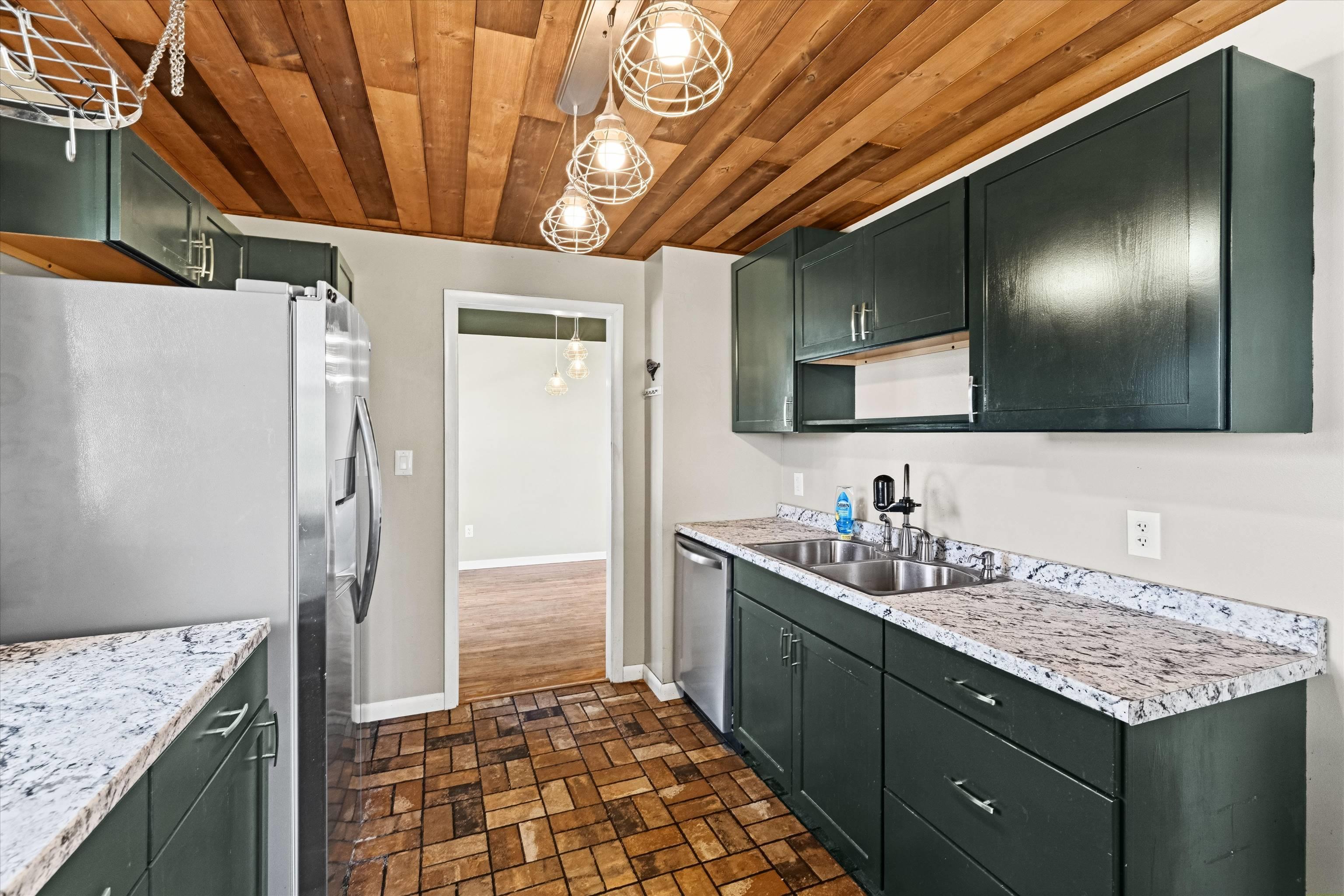 220 s poplar, Morganfield, Kentucky 42437, 4 Bedrooms Bedrooms, ,2 BathroomsBathrooms,Single Family Residence,For Sale,s poplar,95788