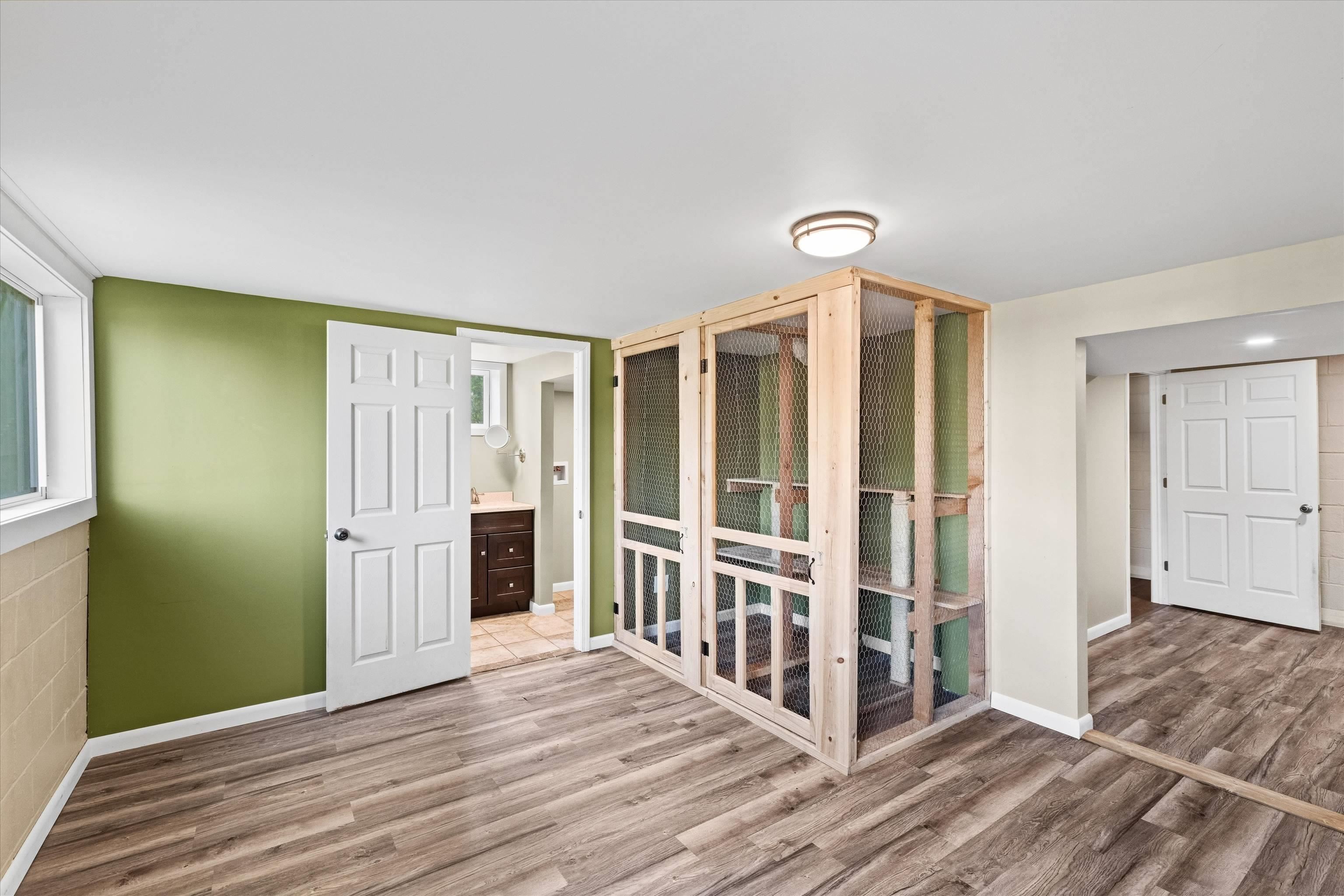 220 s poplar, Morganfield, Kentucky 42437, 4 Bedrooms Bedrooms, ,2 BathroomsBathrooms,Single Family Residence,For Sale,s poplar,95788