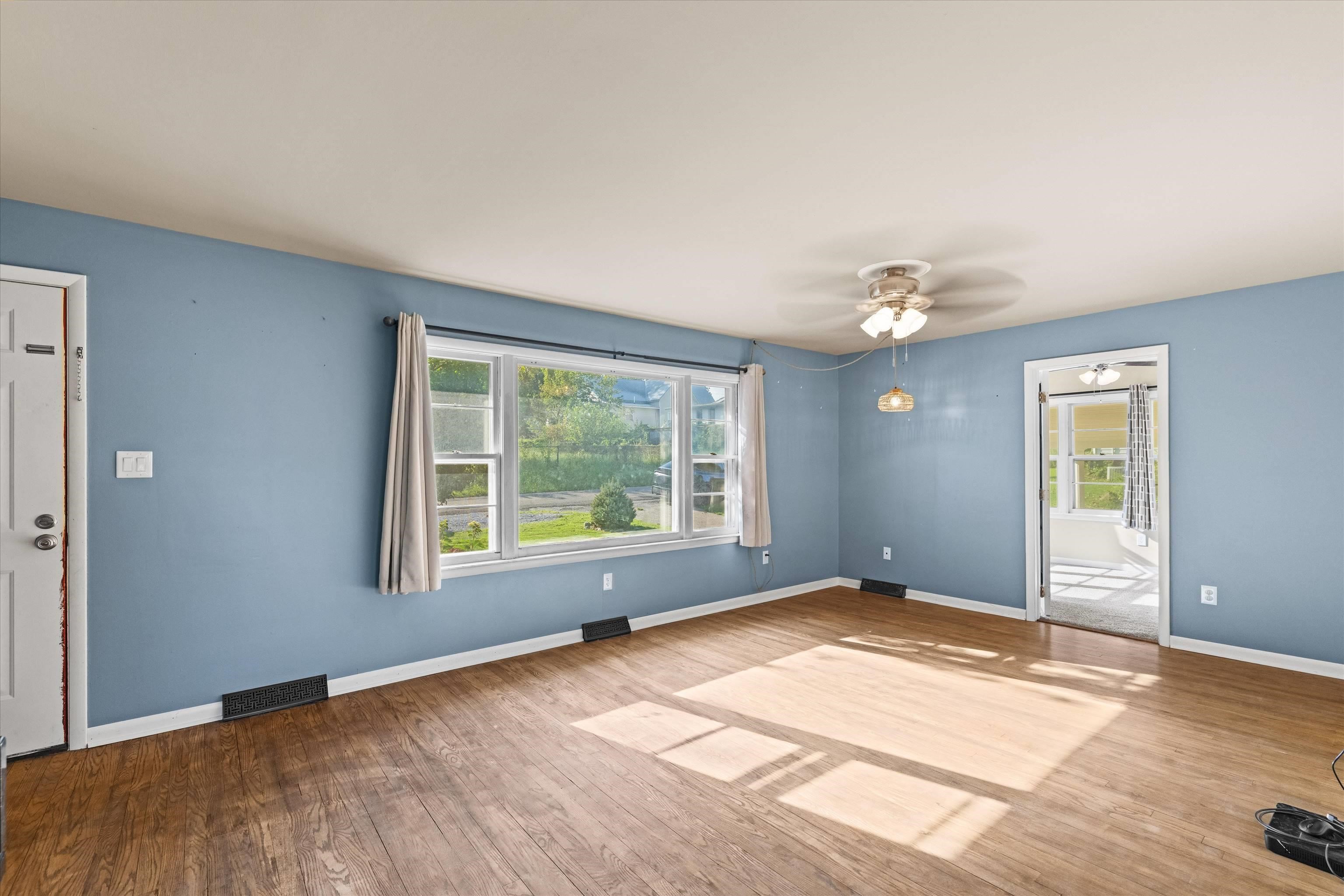 220 s poplar, Morganfield, Kentucky 42437, 4 Bedrooms Bedrooms, ,2 BathroomsBathrooms,Single Family Residence,For Sale,s poplar,95788