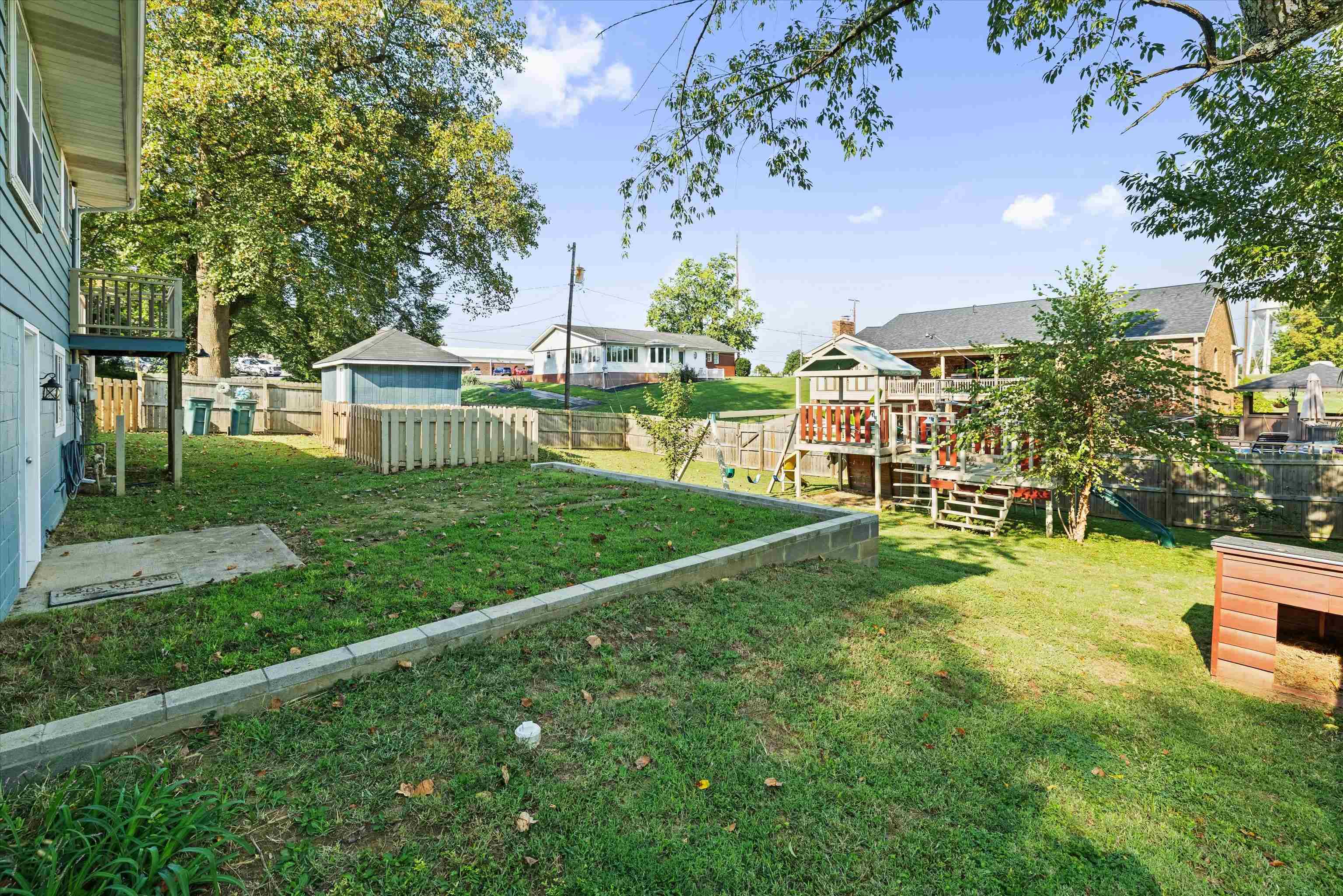 220 s poplar, Morganfield, Kentucky 42437, 4 Bedrooms Bedrooms, ,2 BathroomsBathrooms,Single Family Residence,For Sale,s poplar,95788