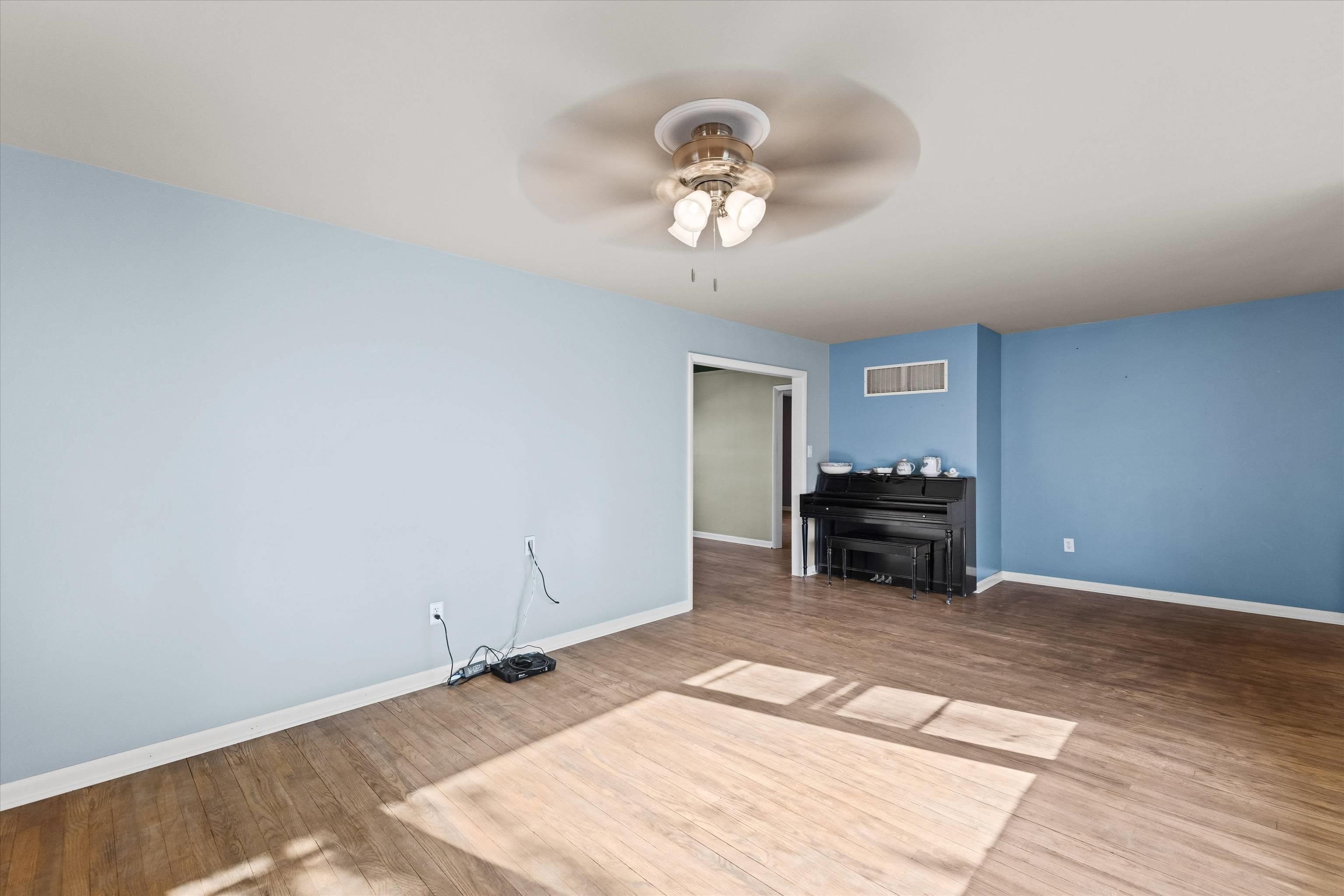 220 s poplar, Morganfield, Kentucky 42437, 4 Bedrooms Bedrooms, ,2 BathroomsBathrooms,Single Family Residence,For Sale,s poplar,95788
