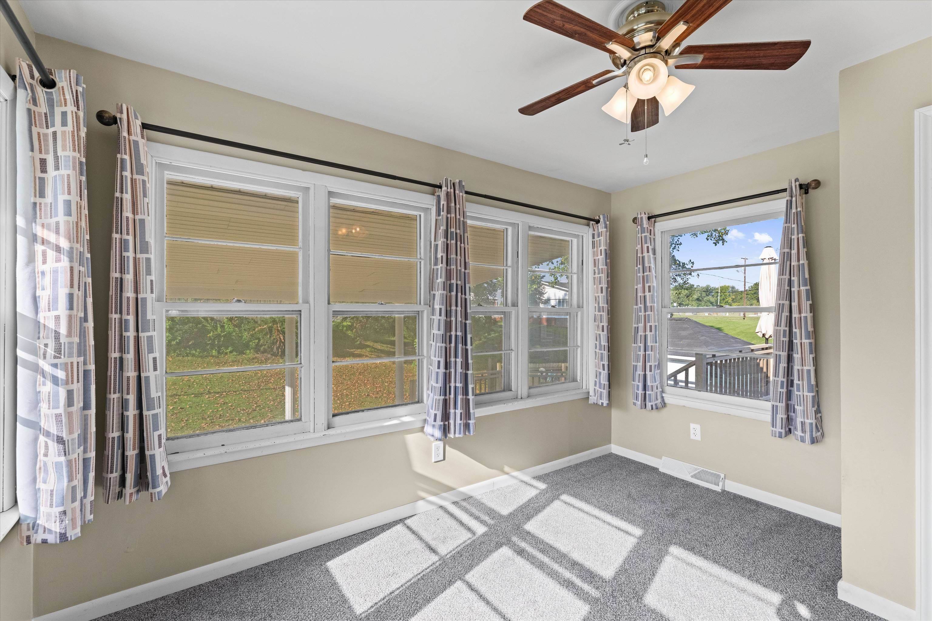 220 s poplar, Morganfield, Kentucky 42437, 4 Bedrooms Bedrooms, ,2 BathroomsBathrooms,Single Family Residence,For Sale,s poplar,95788