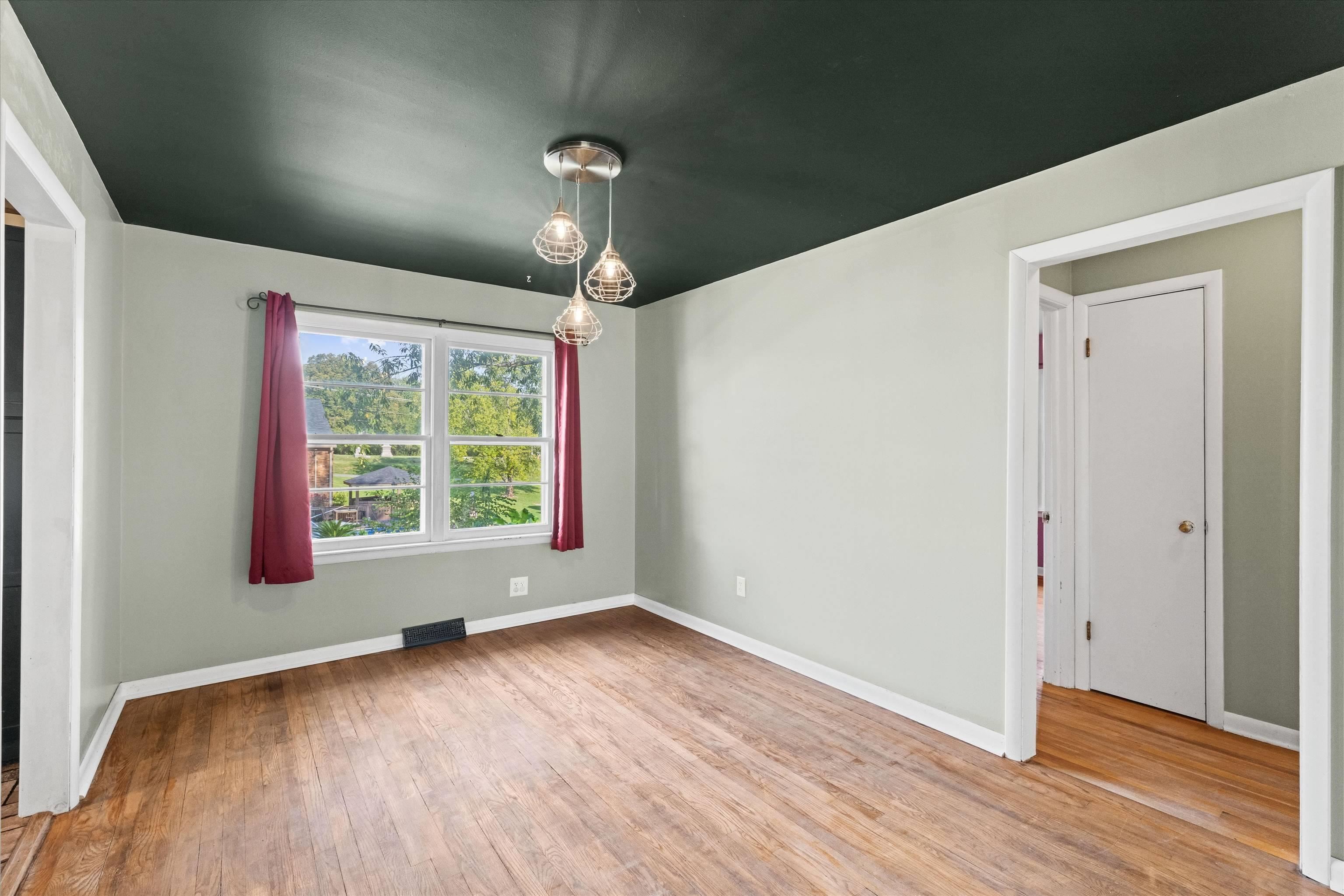 220 s poplar, Morganfield, Kentucky 42437, 4 Bedrooms Bedrooms, ,2 BathroomsBathrooms,Single Family Residence,For Sale,s poplar,95788