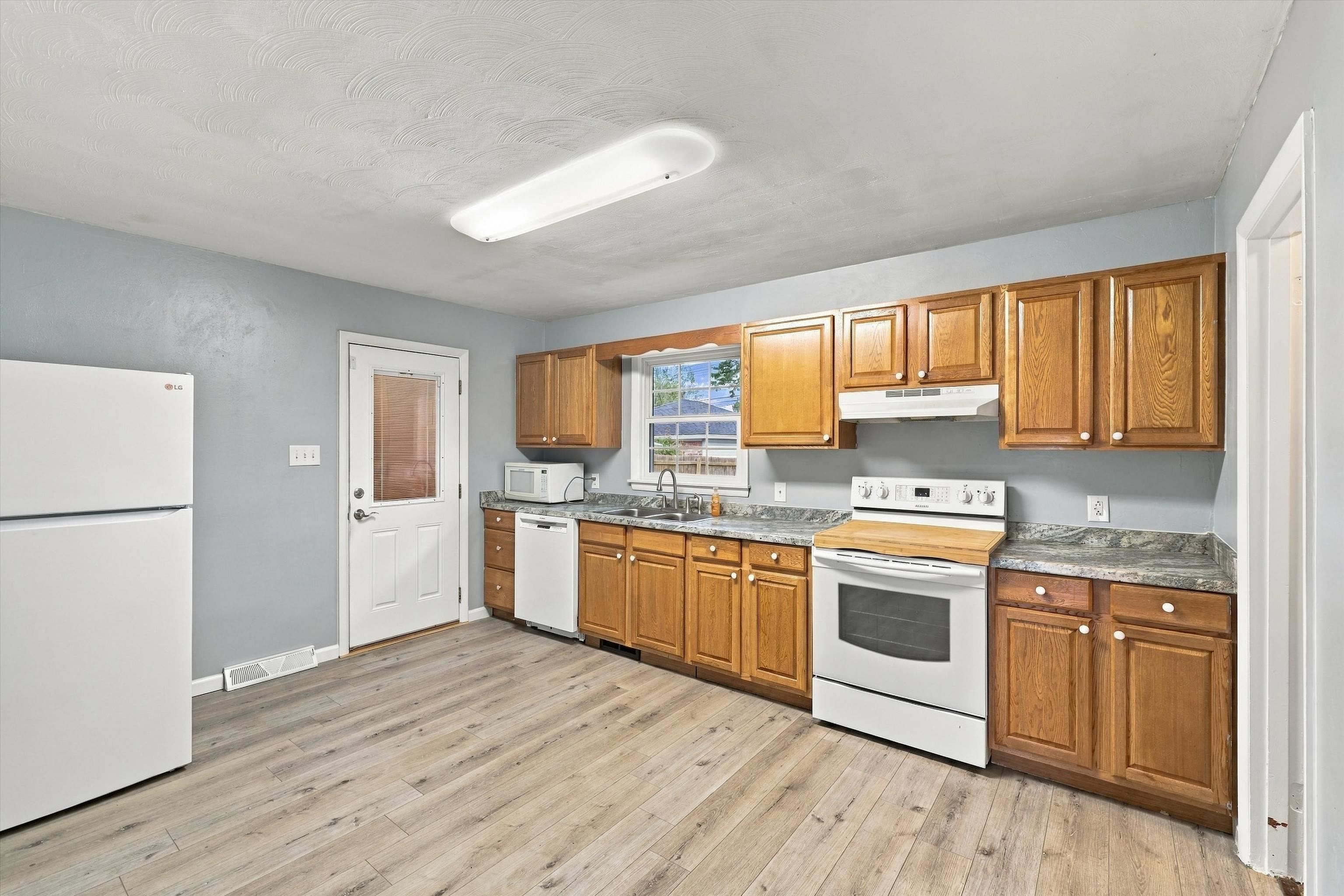 3429 Lewis Ln, Owensboro, Kentucky 42301, 3 Bedrooms Bedrooms, ,1 BathroomBathrooms,Single Family Residence,For Sale,Lewis Ln,95832
