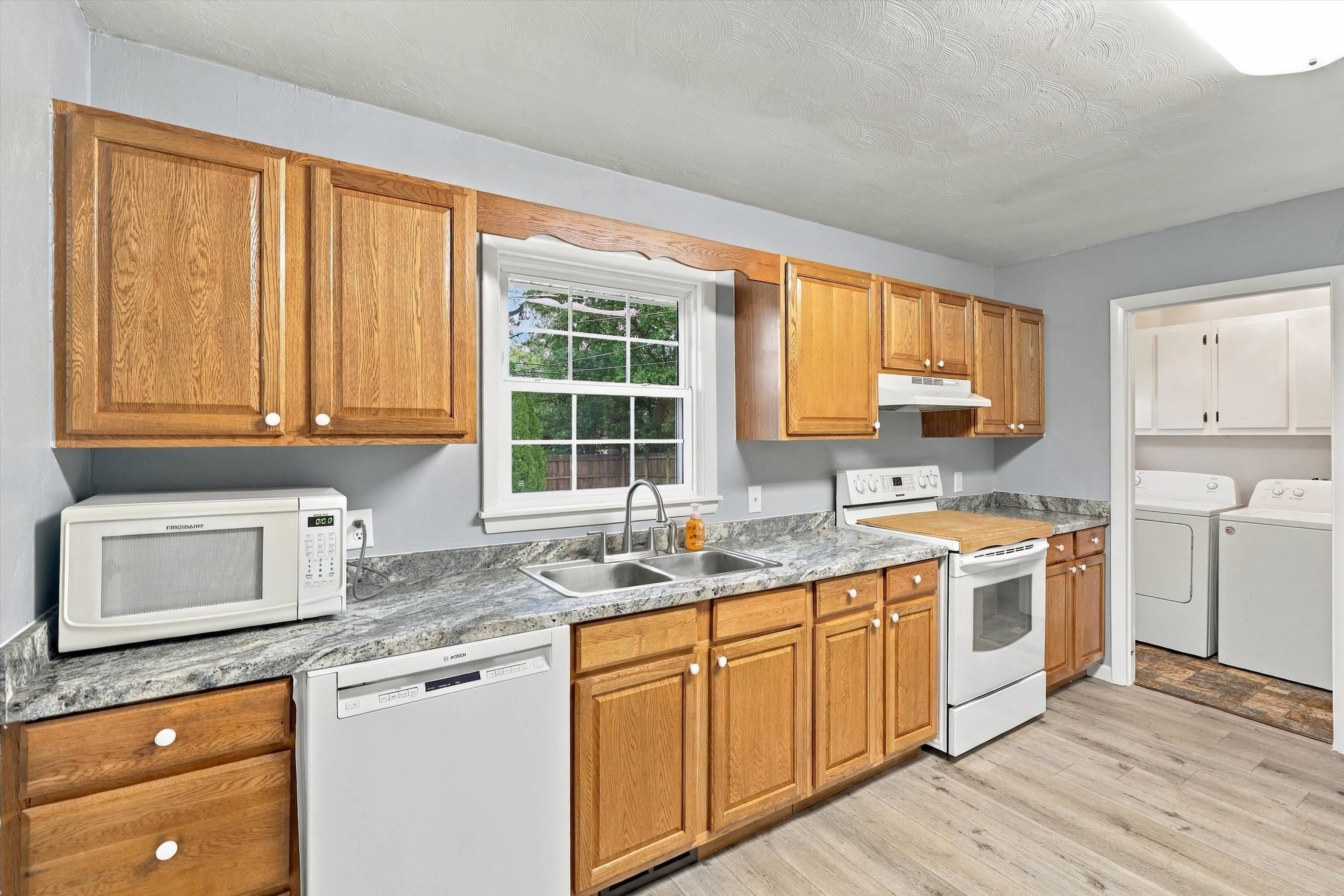 3429 Lewis Ln, Owensboro, Kentucky 42301, 3 Bedrooms Bedrooms, ,1 BathroomBathrooms,Single Family Residence,For Sale,Lewis Ln,95832