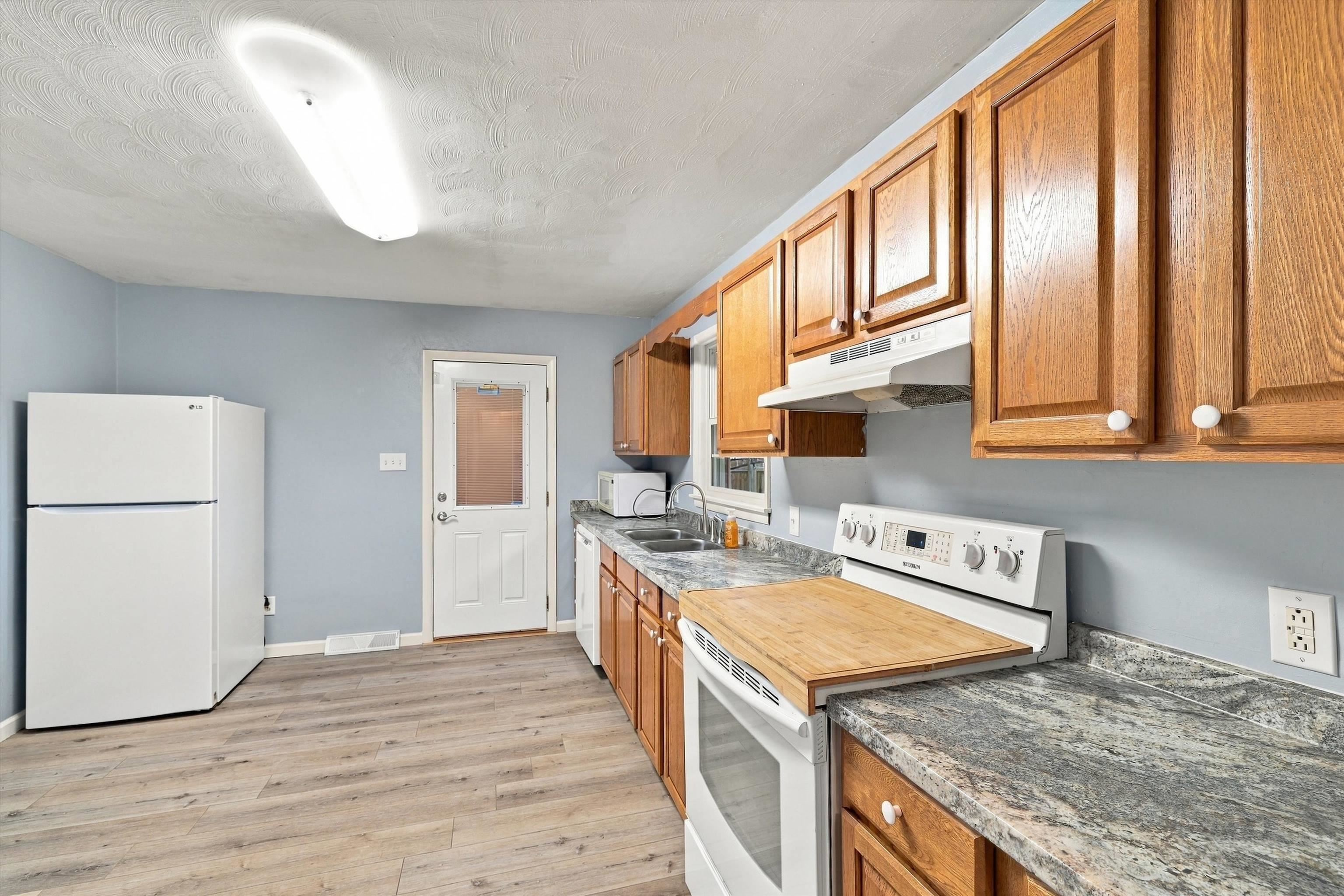 3429 Lewis Ln, Owensboro, Kentucky 42301, 3 Bedrooms Bedrooms, ,1 BathroomBathrooms,Single Family Residence,For Sale,Lewis Ln,95832