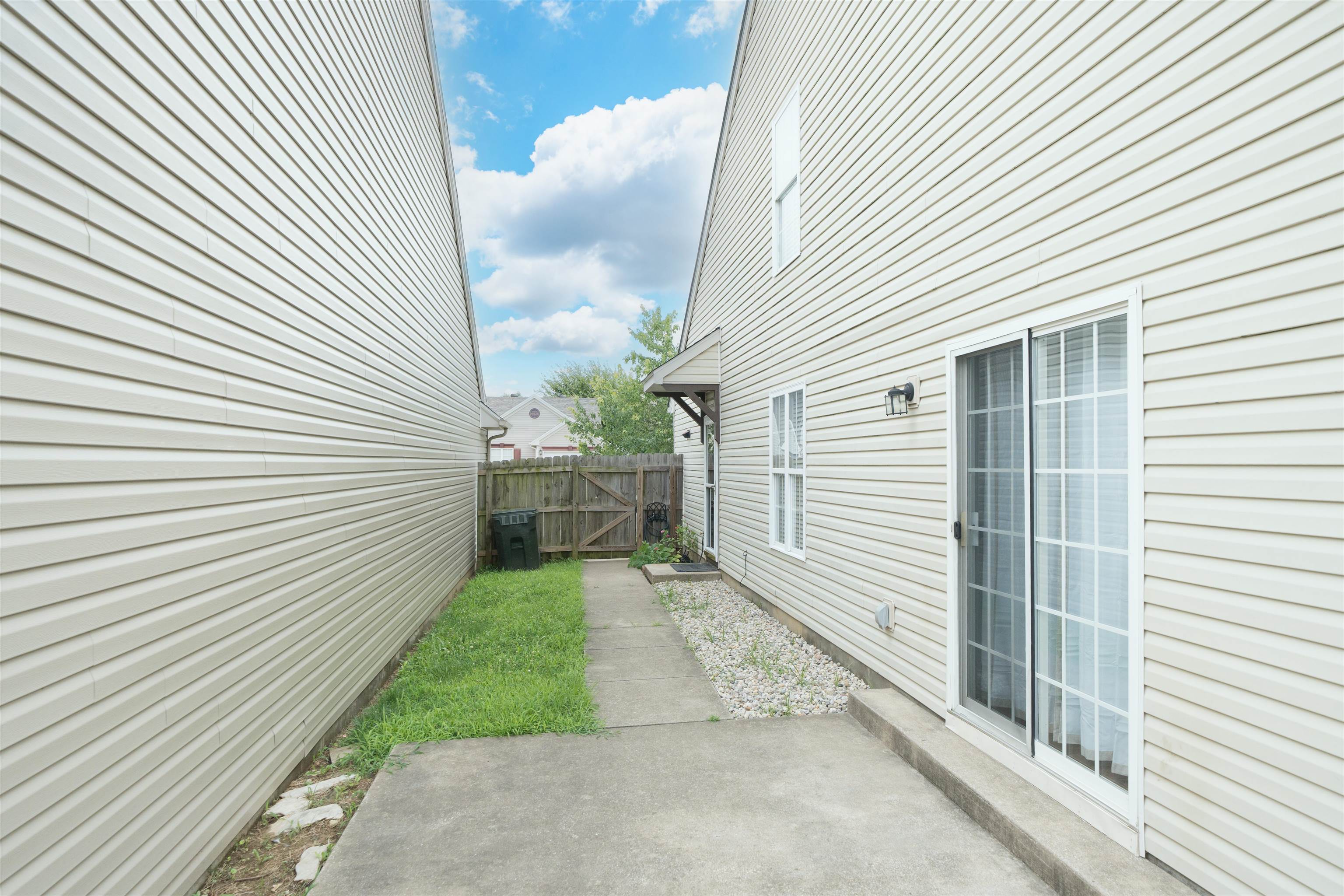 2237 Village Run, Owensboro, Kentucky 42303, 2 Bedrooms Bedrooms, ,2 BathroomsBathrooms,Single Family Residence,For Sale,Village Run,95928