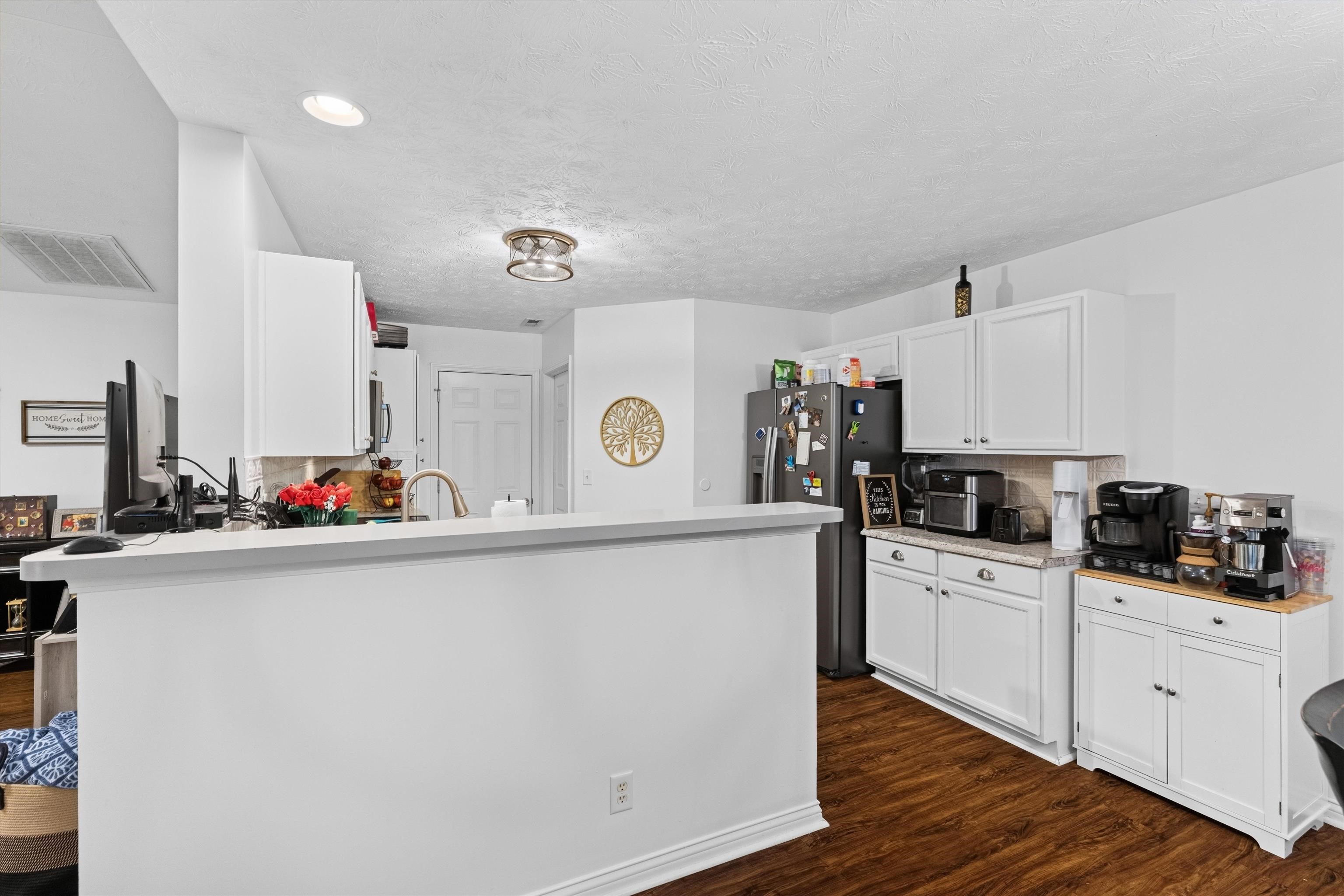 2944 Avenue of The Parks, Owensboro, Kentucky 42303, 3 Bedrooms Bedrooms, ,2 BathroomsBathrooms,Single Family Residence,For Sale,Avenue of The Parks,95936