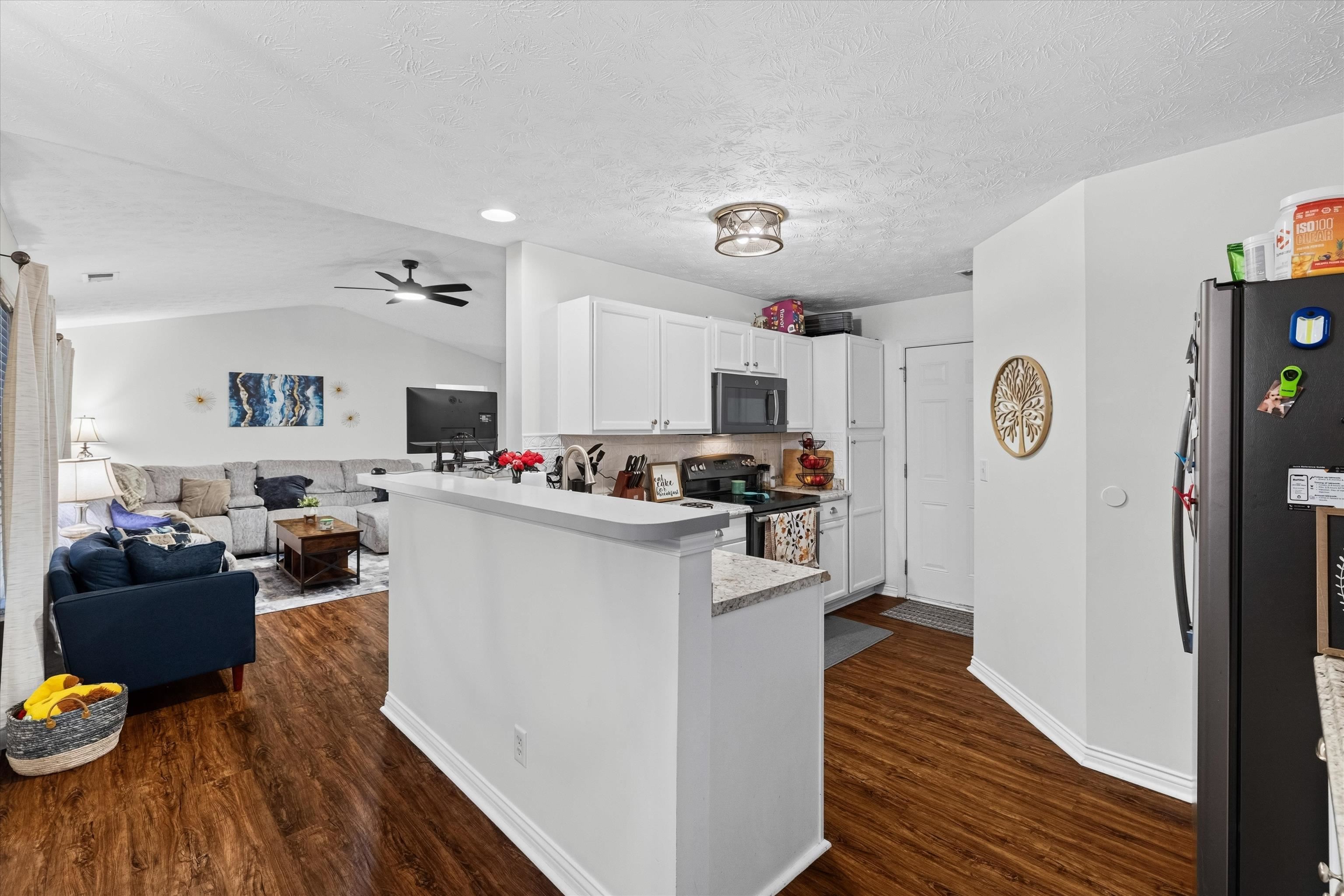 2944 Avenue of The Parks, Owensboro, Kentucky 42303, 3 Bedrooms Bedrooms, ,2 BathroomsBathrooms,Single Family Residence,For Sale,Avenue of The Parks,95936