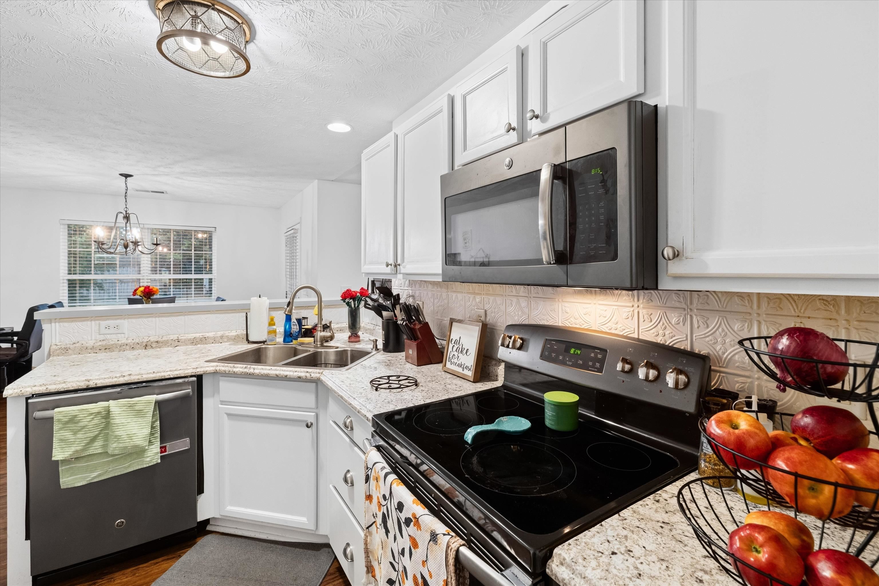 2944 Avenue of The Parks, Owensboro, Kentucky 42303, 3 Bedrooms Bedrooms, ,2 BathroomsBathrooms,Single Family Residence,For Sale,Avenue of The Parks,95936
