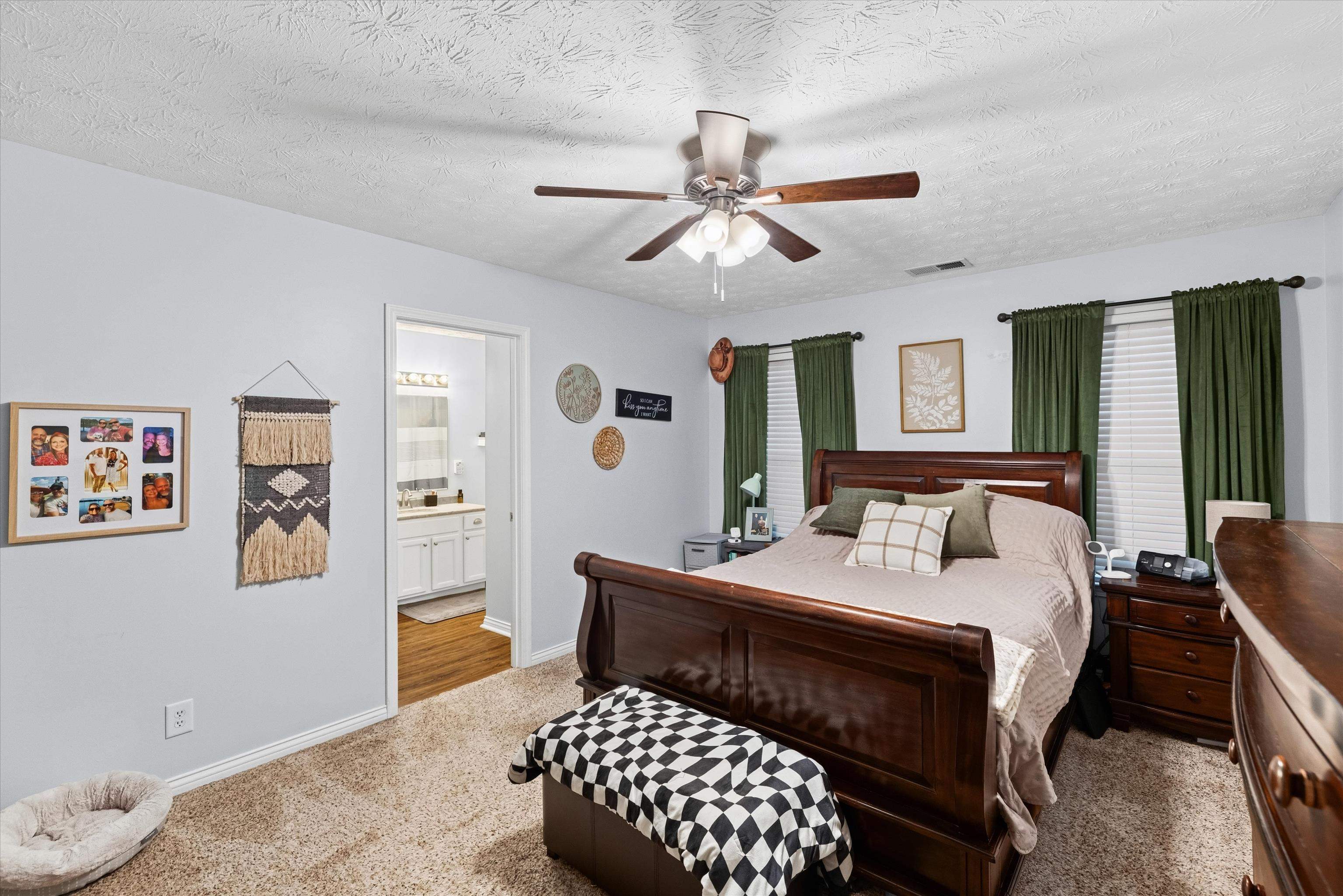 2944 Avenue of The Parks, Owensboro, Kentucky 42303, 3 Bedrooms Bedrooms, ,2 BathroomsBathrooms,Single Family Residence,For Sale,Avenue of The Parks,95936