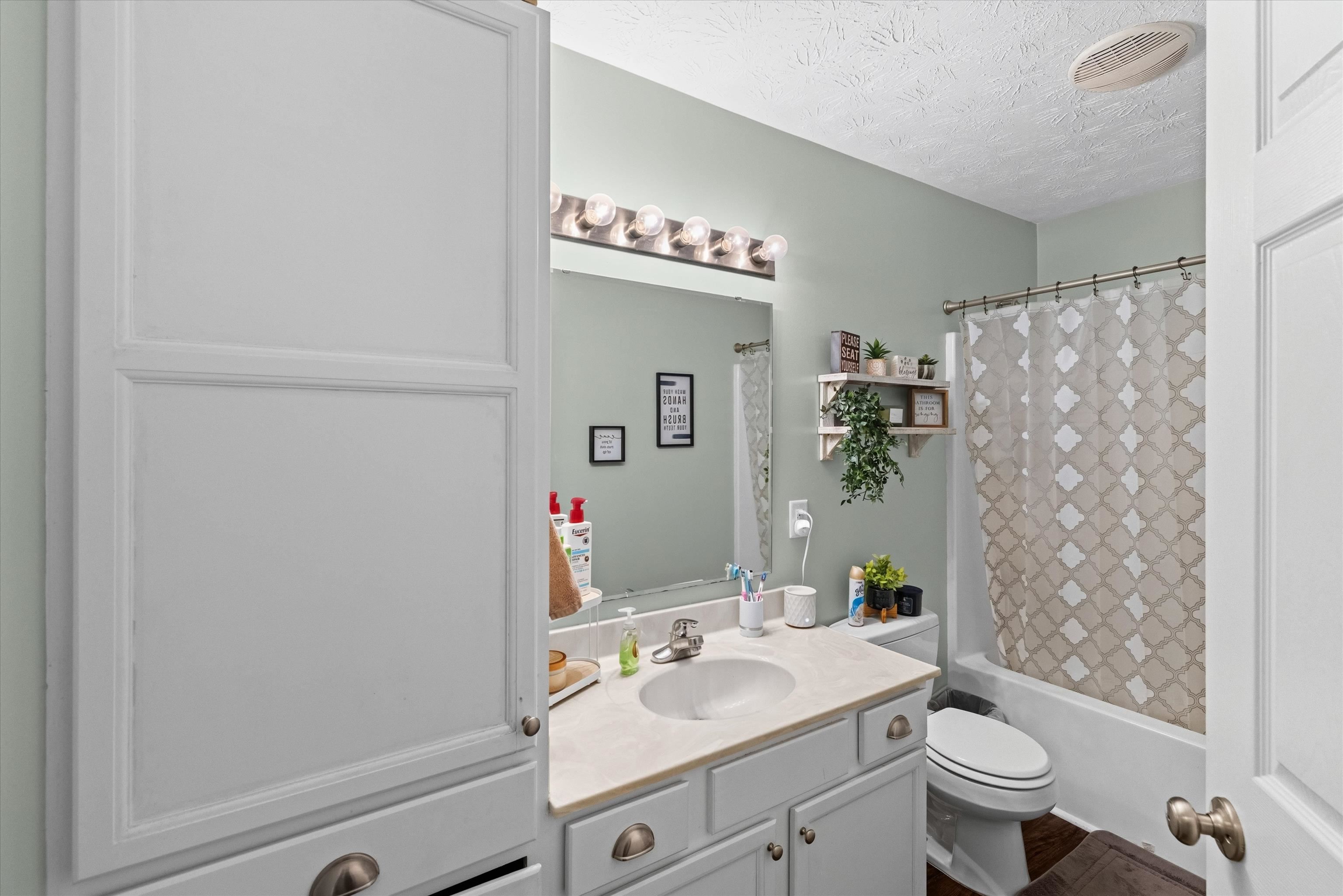 2944 Avenue of The Parks, Owensboro, Kentucky 42303, 3 Bedrooms Bedrooms, ,2 BathroomsBathrooms,Single Family Residence,For Sale,Avenue of The Parks,95936