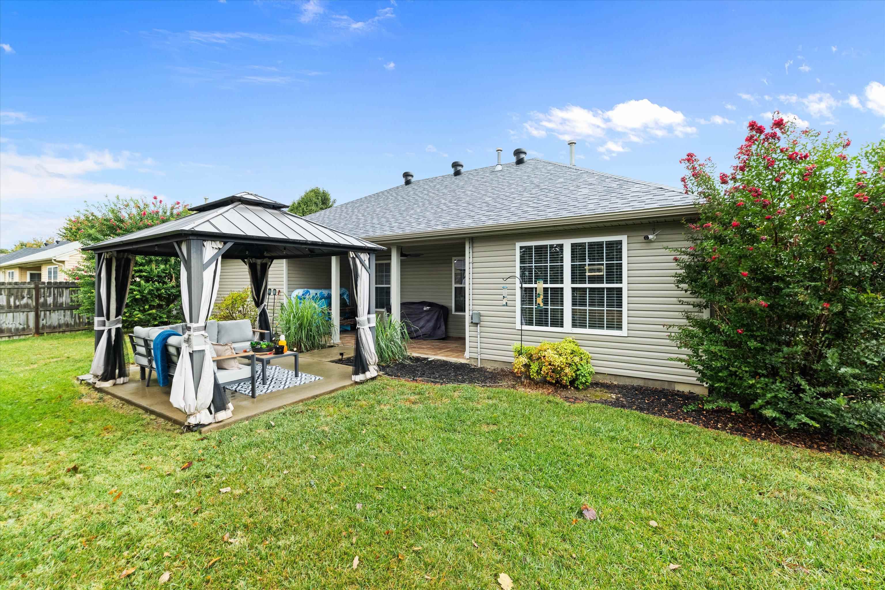 2944 Avenue of The Parks, Owensboro, Kentucky 42303, 3 Bedrooms Bedrooms, ,2 BathroomsBathrooms,Single Family Residence,For Sale,Avenue of The Parks,95936