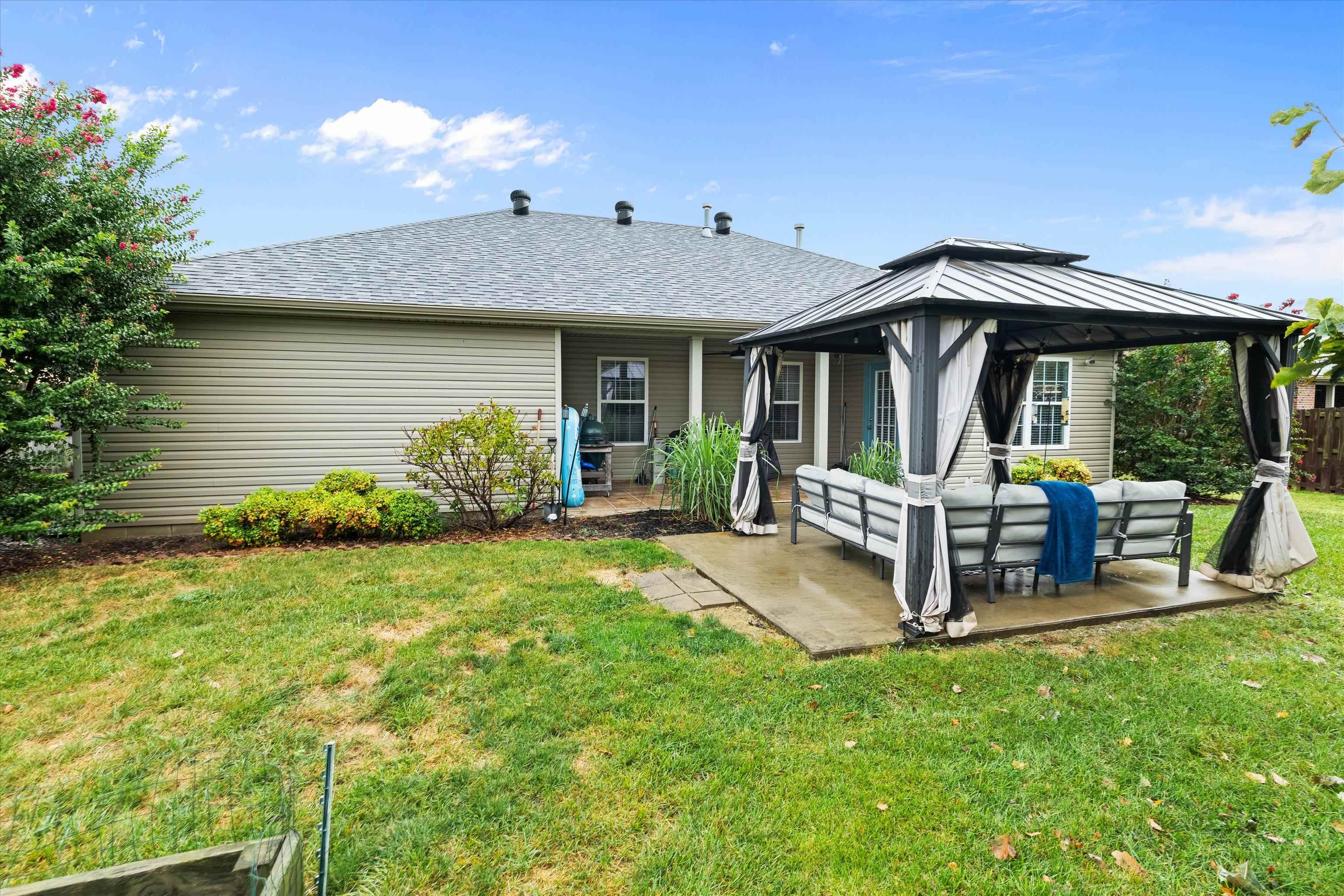 2944 Avenue of The Parks, Owensboro, Kentucky 42303, 3 Bedrooms Bedrooms, ,2 BathroomsBathrooms,Single Family Residence,For Sale,Avenue of The Parks,95936