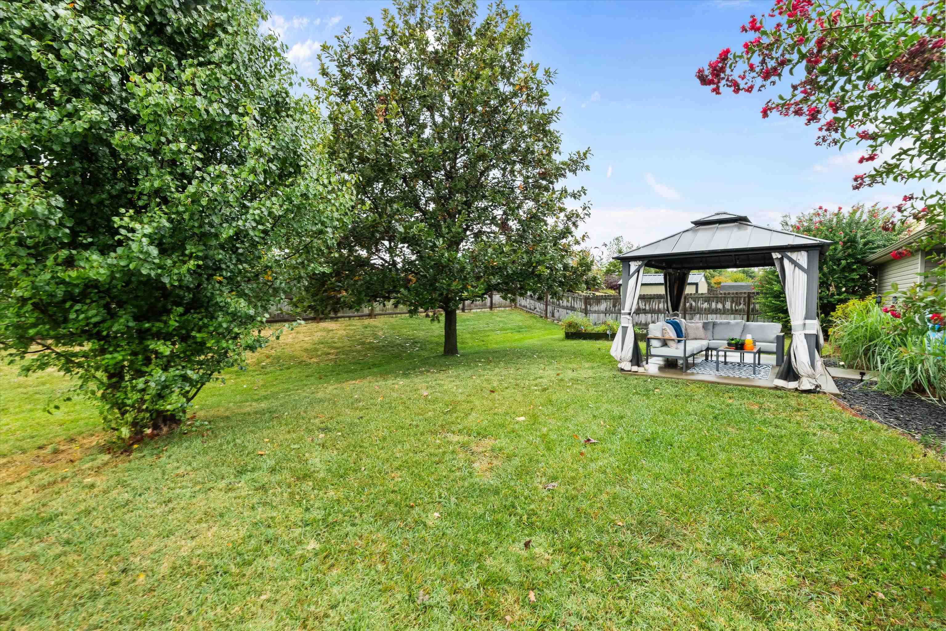 2944 Avenue of The Parks, Owensboro, Kentucky 42303, 3 Bedrooms Bedrooms, ,2 BathroomsBathrooms,Single Family Residence,For Sale,Avenue of The Parks,95936