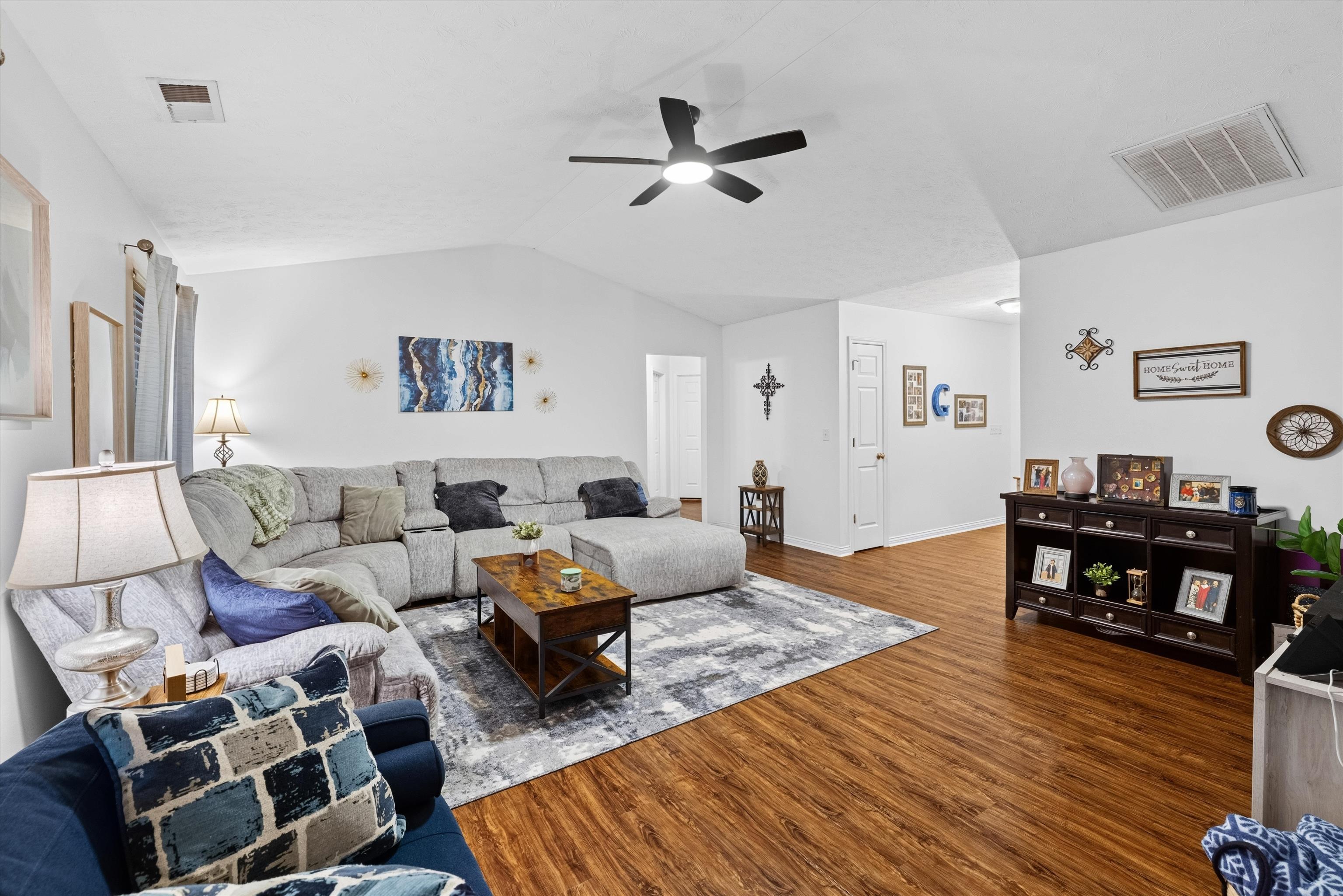 2944 Avenue of The Parks, Owensboro, Kentucky 42303, 3 Bedrooms Bedrooms, ,2 BathroomsBathrooms,Single Family Residence,For Sale,Avenue of The Parks,95936
