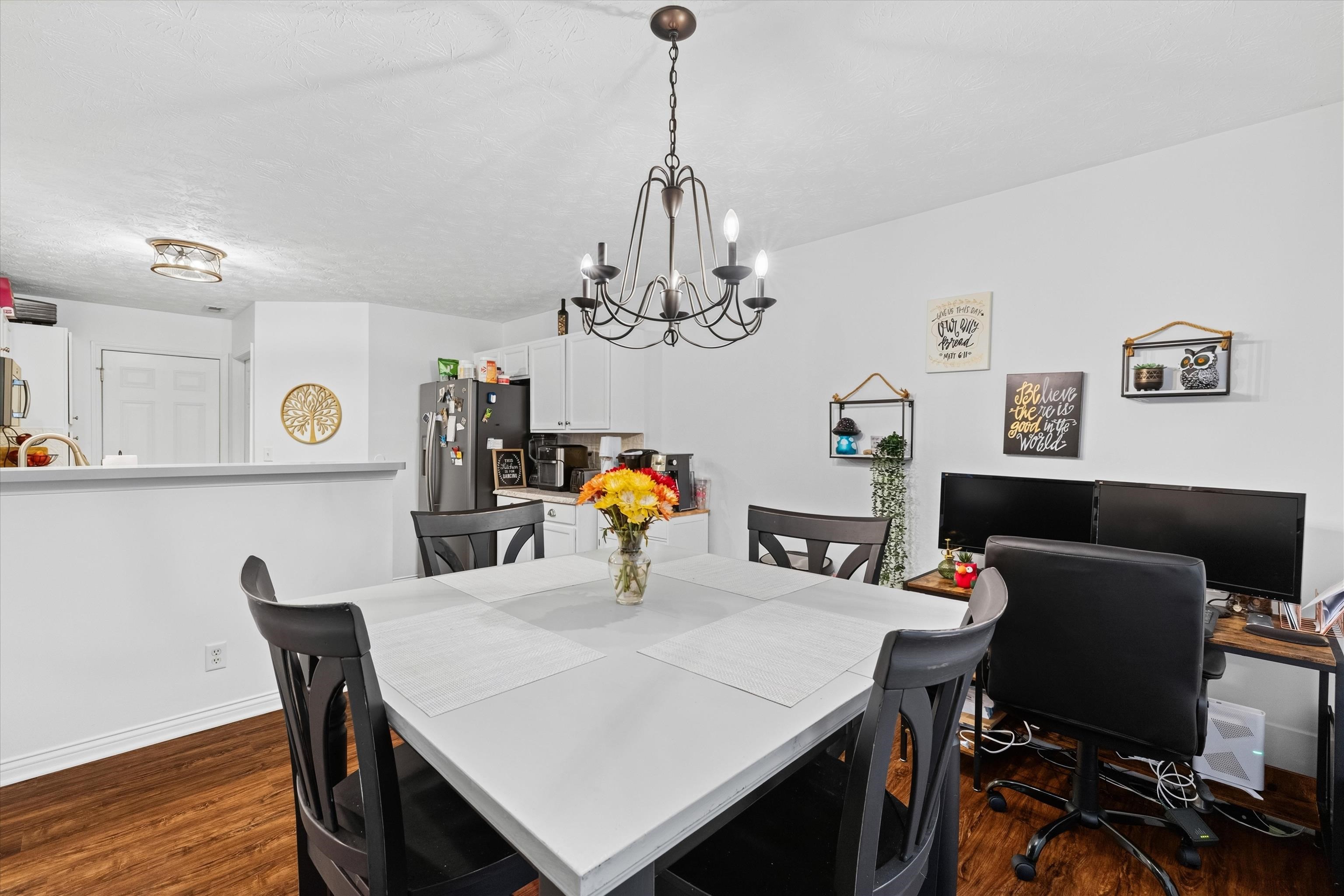 2944 Avenue of The Parks, Owensboro, Kentucky 42303, 3 Bedrooms Bedrooms, ,2 BathroomsBathrooms,Single Family Residence,For Sale,Avenue of The Parks,95936