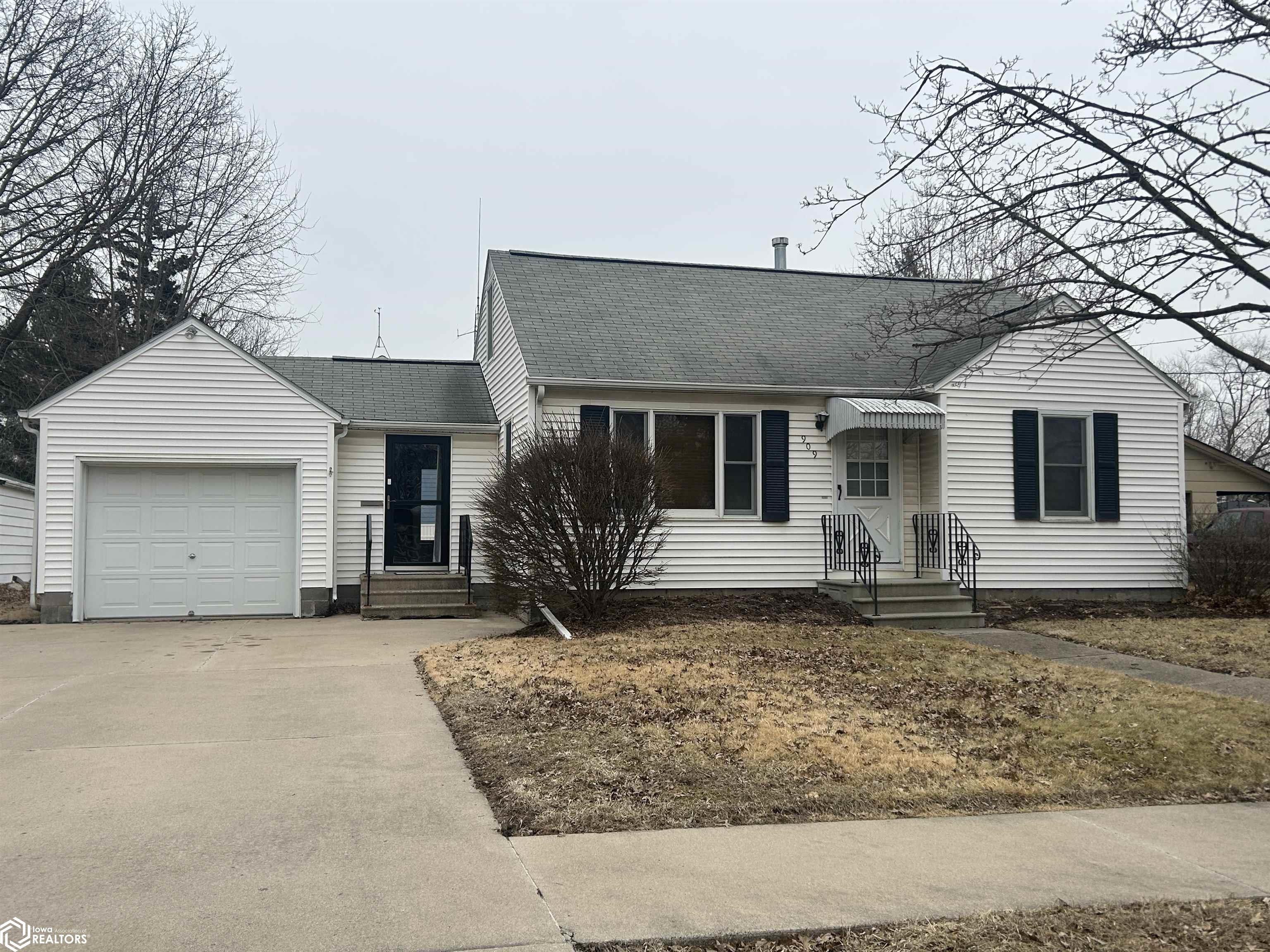 909 S 7th Street, Fairfield, Iowa image 1