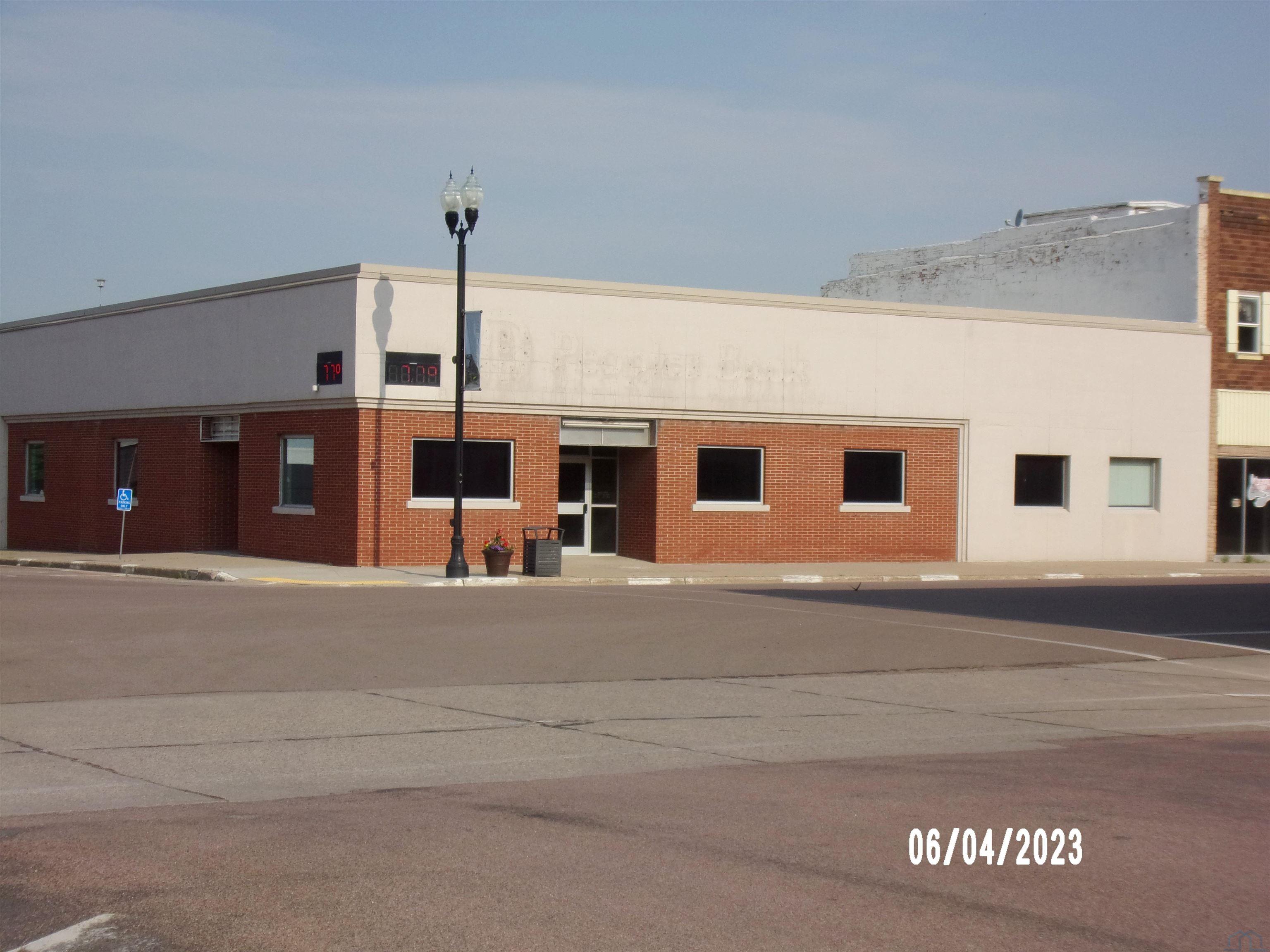 801 CENTRAL AVE, Hawarden, IA 51023 