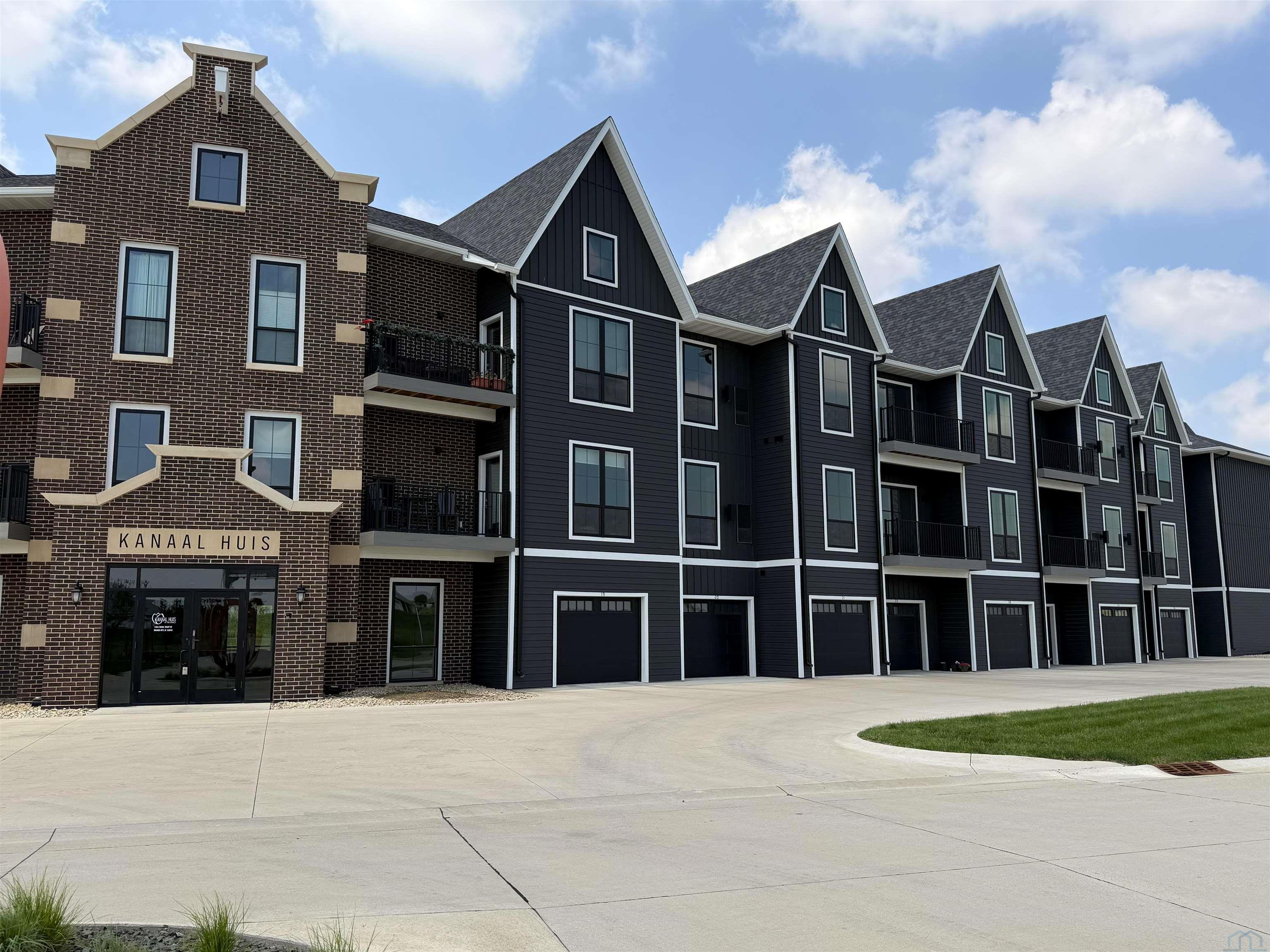 1311 Canal Court SE #1.5 One Bed+Den, Orange City, IA 51041 