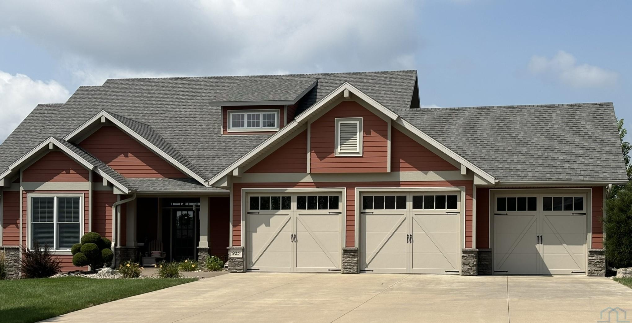 925 Sunrise Trail						  						 , Sioux Center						 , IA						  51250						  
