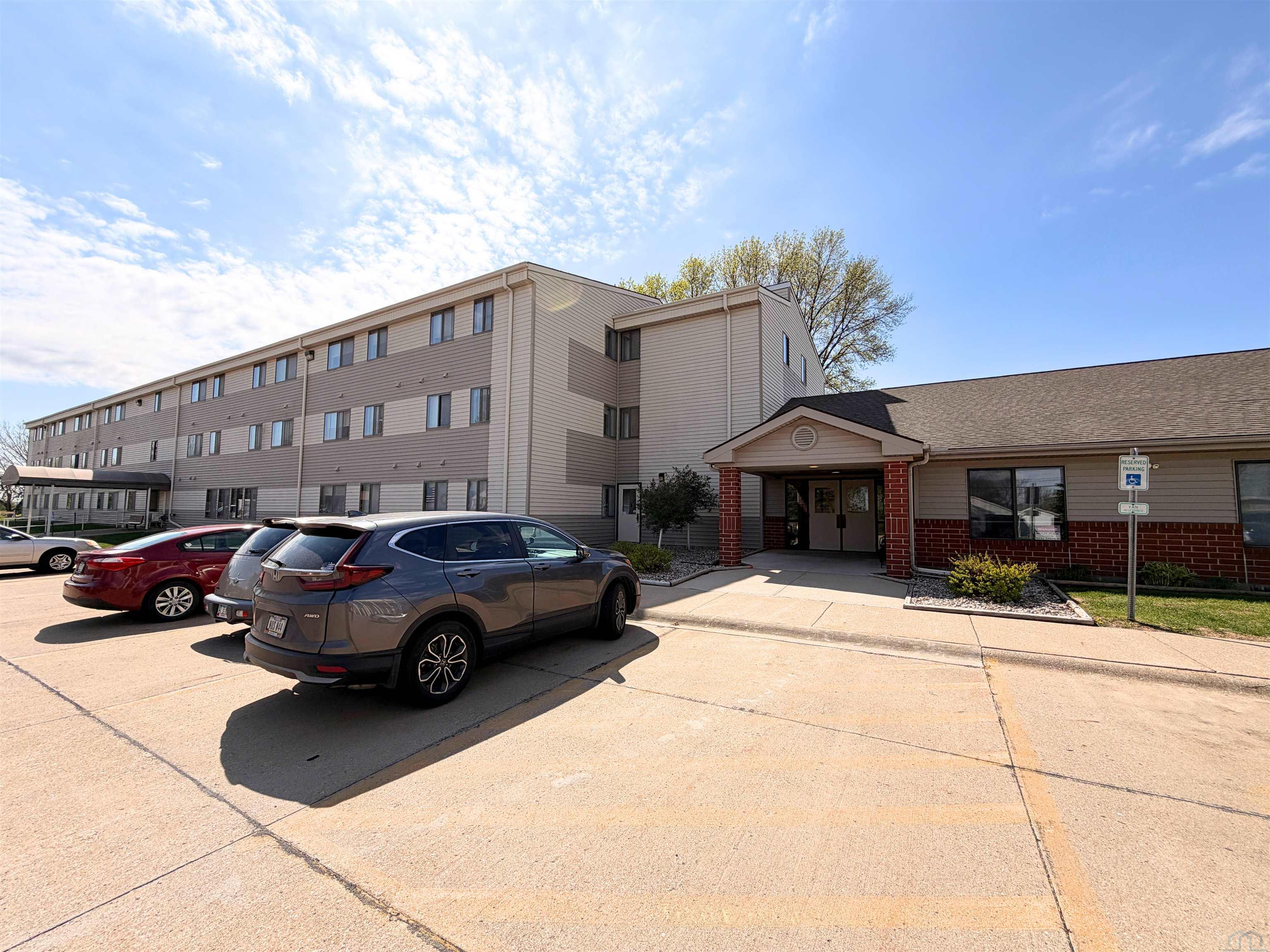 5300 Stone Ave, Sioux City, IA 51106 