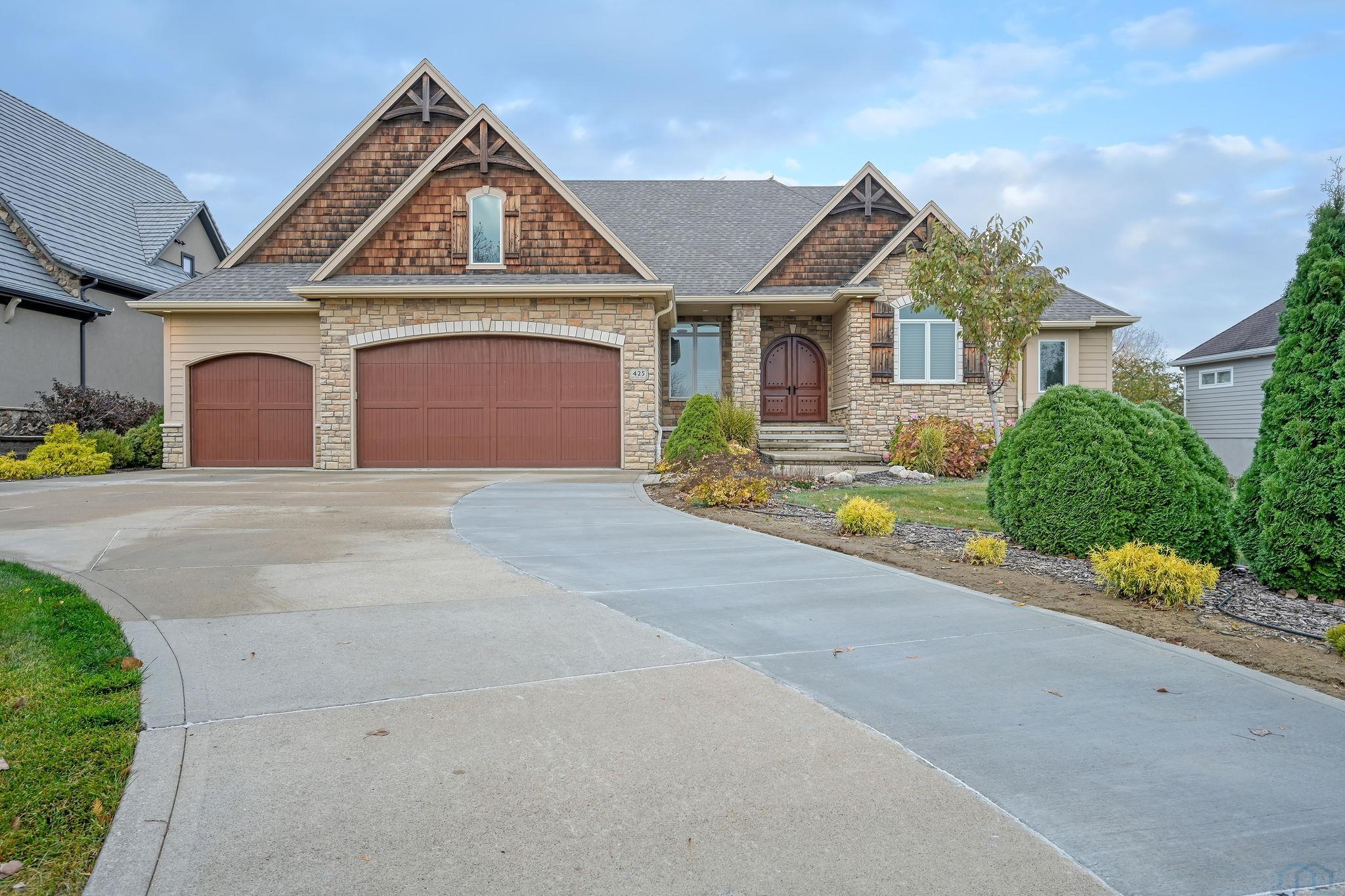 425 Bay Hill Circle
