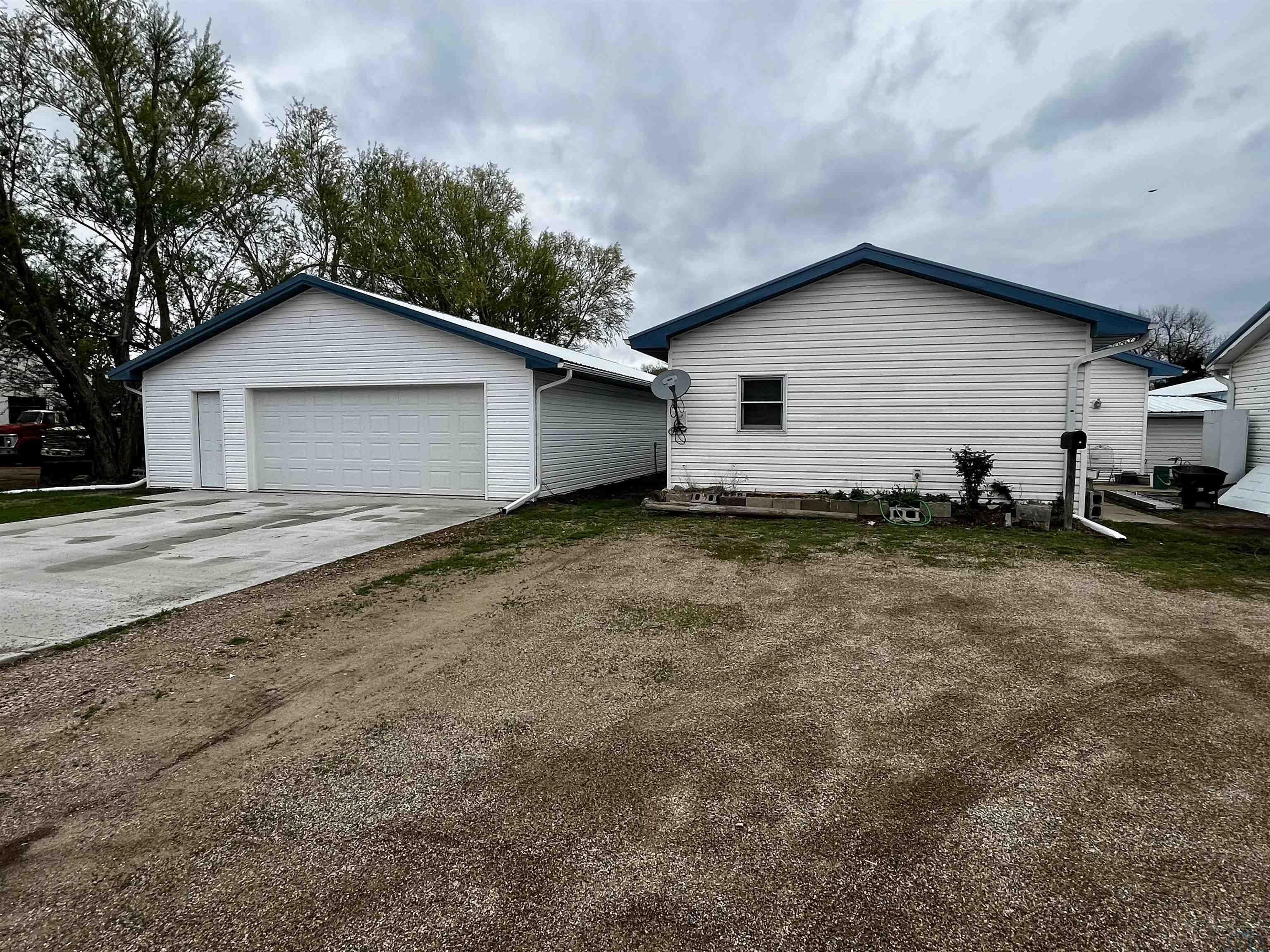 409 Rose St E, Elk Point, SD 57025 