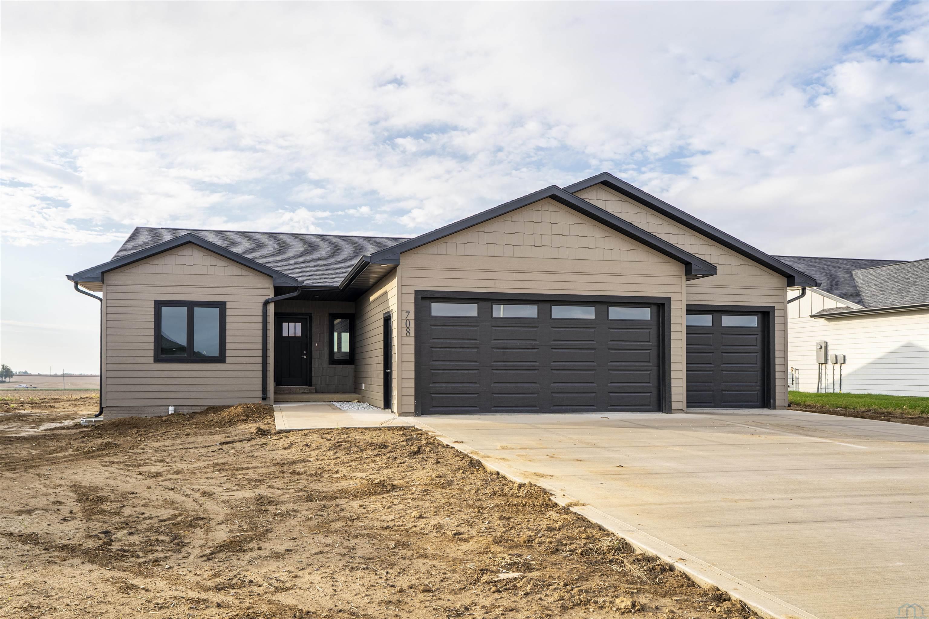 708 17th St SE, Orange City, IA 51041 