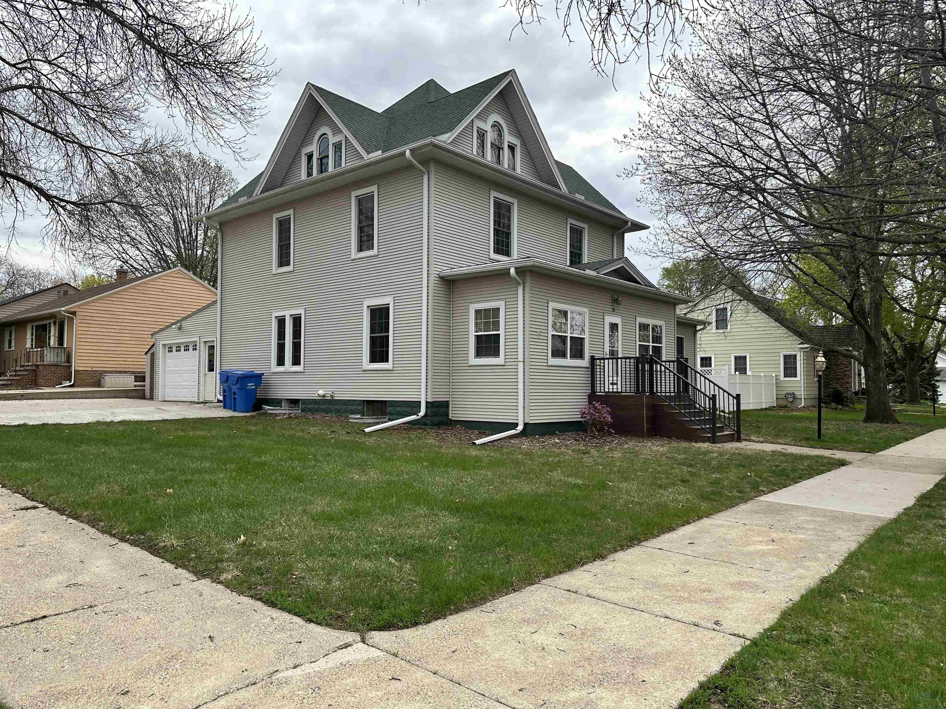 10 7th Ave SE, LeMars, IA 51031 