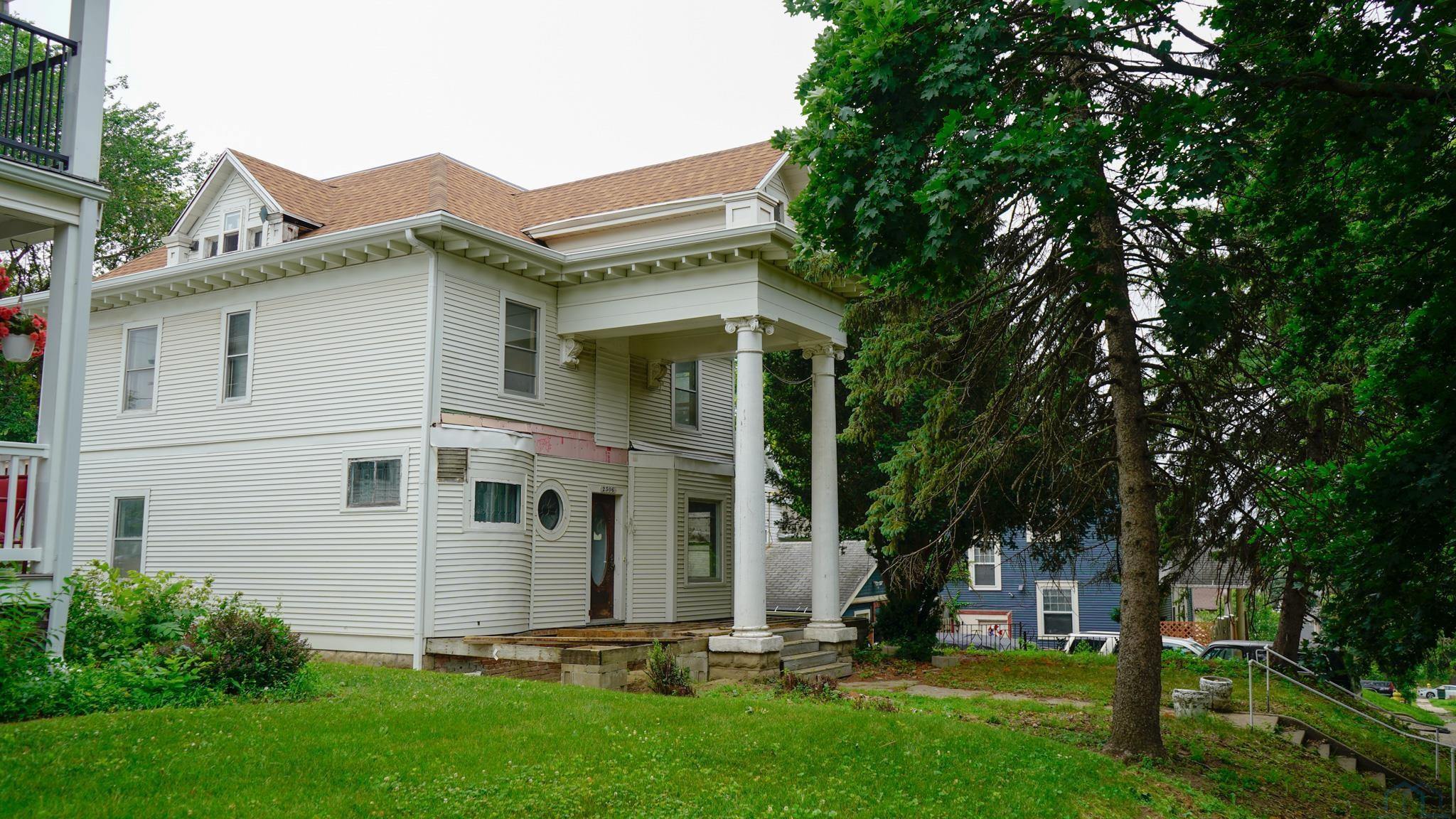 2306 DOUGLAS ST., Sioux City, IA 51104 