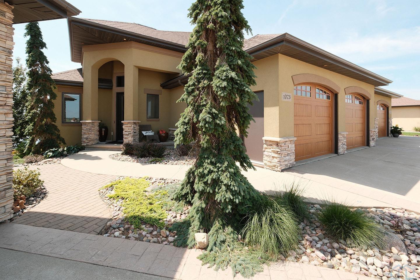 1073 Teres View Drive						  						 , Sioux Center						 , IA						  51250						  