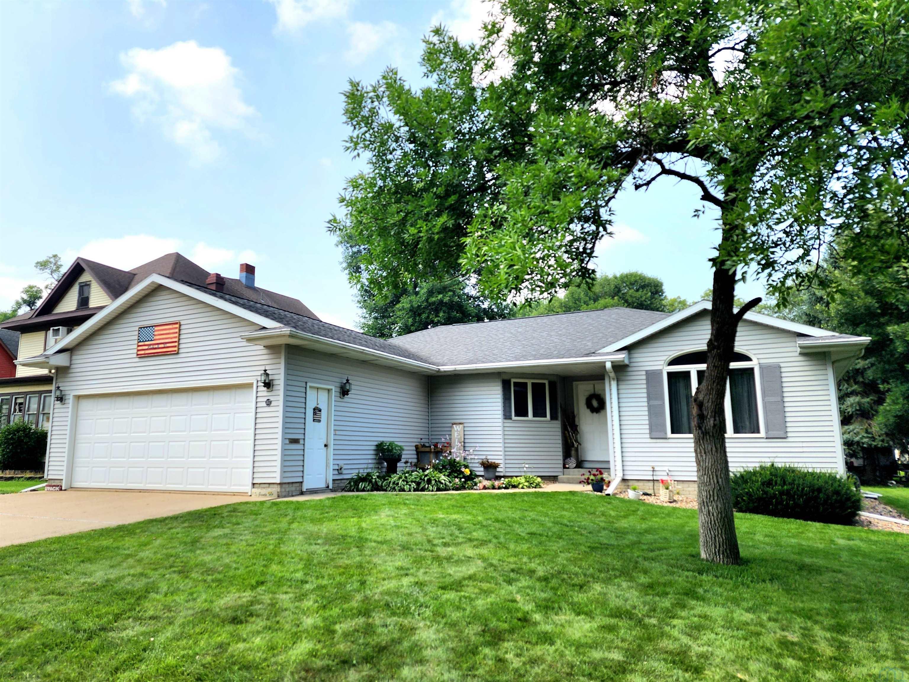 307 S. Union St., Rock Rapids, IA 51246 