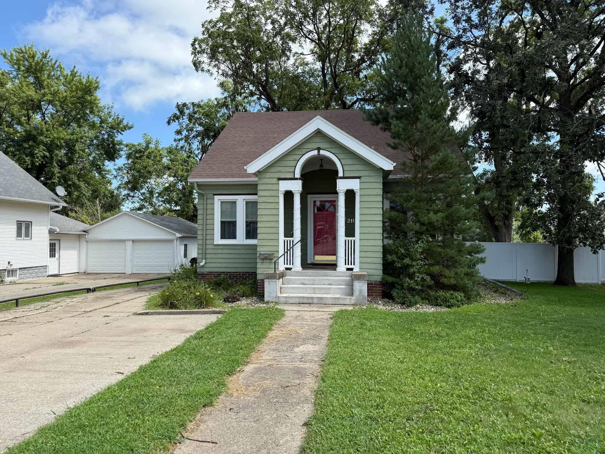 211 Albany Ave SE						  						 , Orange City						 , IA						  51041						  